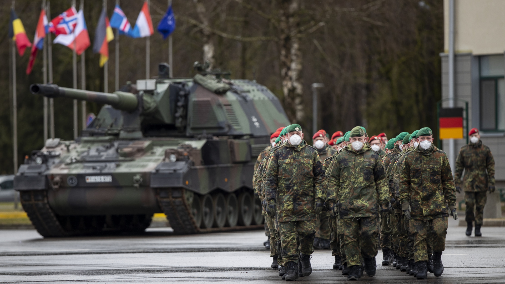 Soldaten der Bundeswehr auf der Militärbasis Rukla in Litauen. | AP