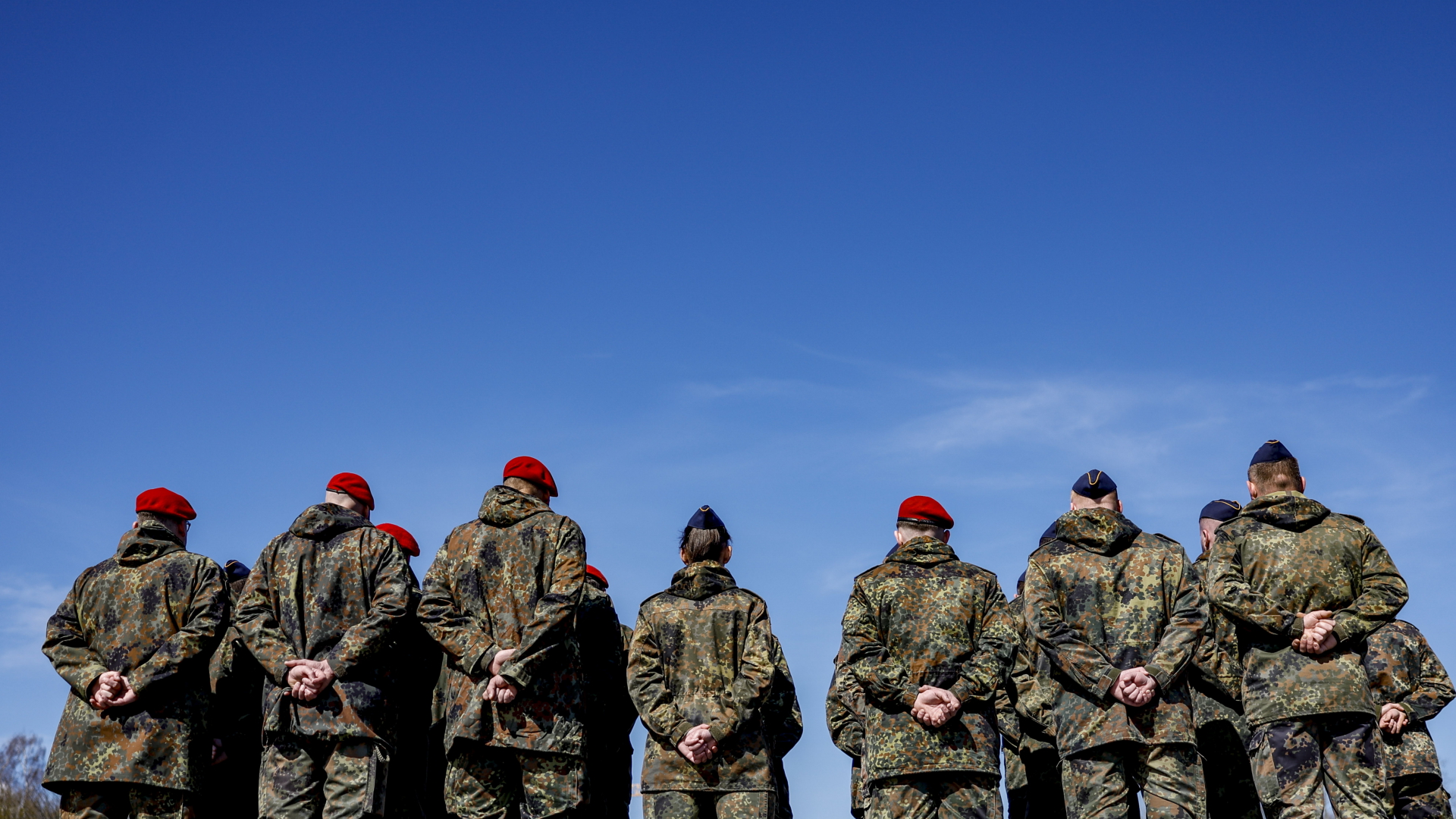 Soldaten sind im Marinestützpunkt Eckernförde beim Rückkehrappell für den Ausbildungseinsatz ·Gazelle· angetreten 