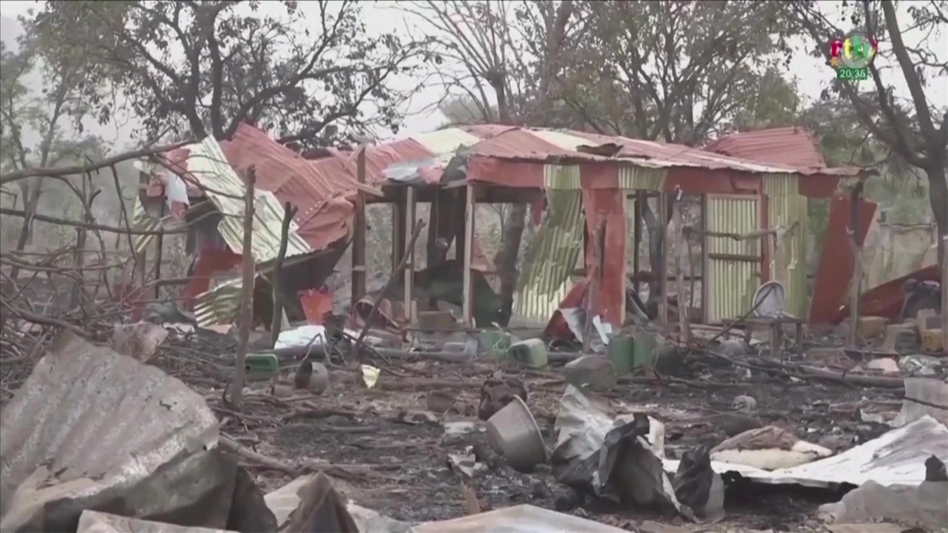 Ein zerstörtes Haus in Burkina Faso.