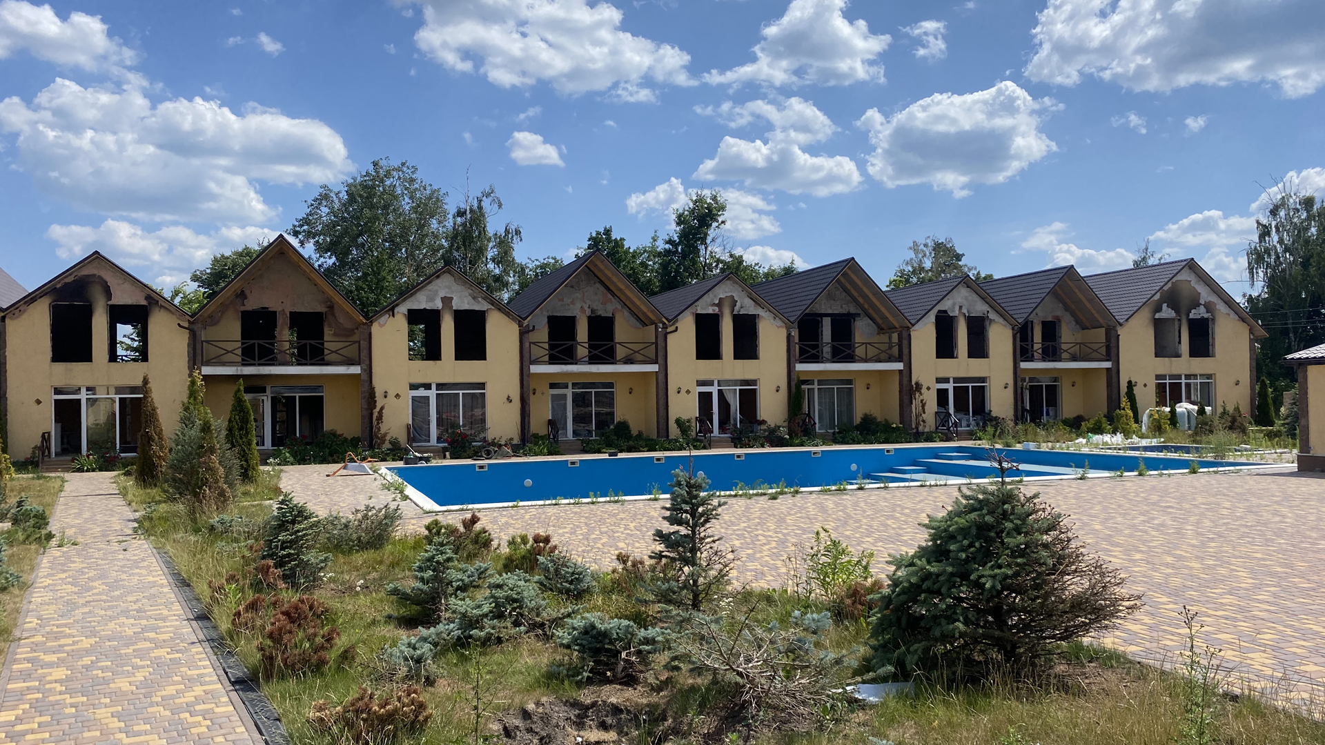 Ferienhäuschen und ein Pool: Die Hotelanlage von Sergiy Laskin. | Marc Dugge