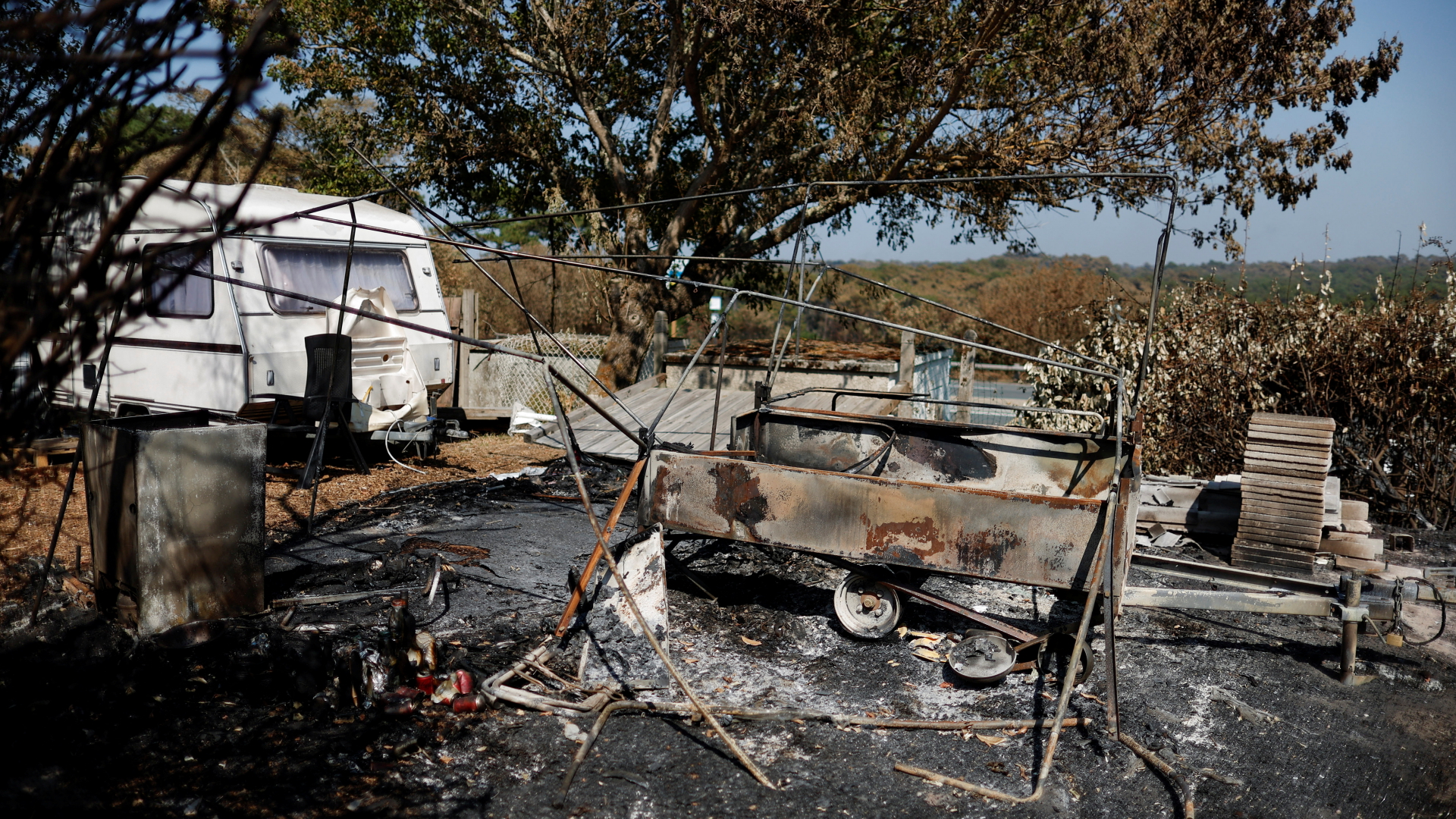 Ein Blick auf den Campingplatz "Les Flots Bleus" in La Teste de Buch nach einem schweren Waldbrand.   | REUTERS