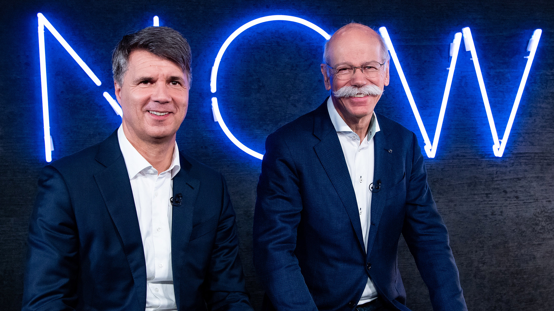 Harald Krüger (l), Vorsitzender des Vorstands der BMW AG, und Dieter Zetsche, Vorsitzender des Vorstands der Daimler AG  | dpa