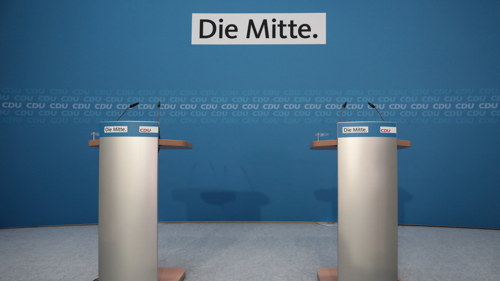Rednerpulte stehen vor einer Pressekonferenz in der Parteizentrale Konrad-Adenauer-Haus | Bildquelle: dpa