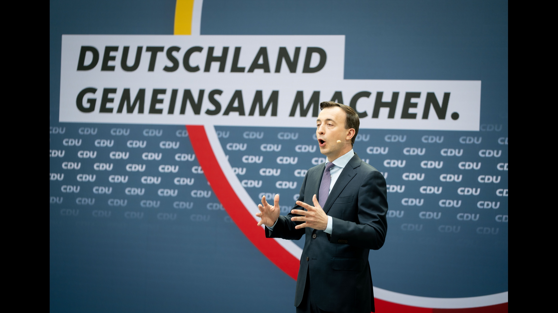 Paul Ziemiak (r), CDU-Generalsekretär, stellt die Kampagne der CDU Deutschlands für die Bundestagswahl vor.  | dpa