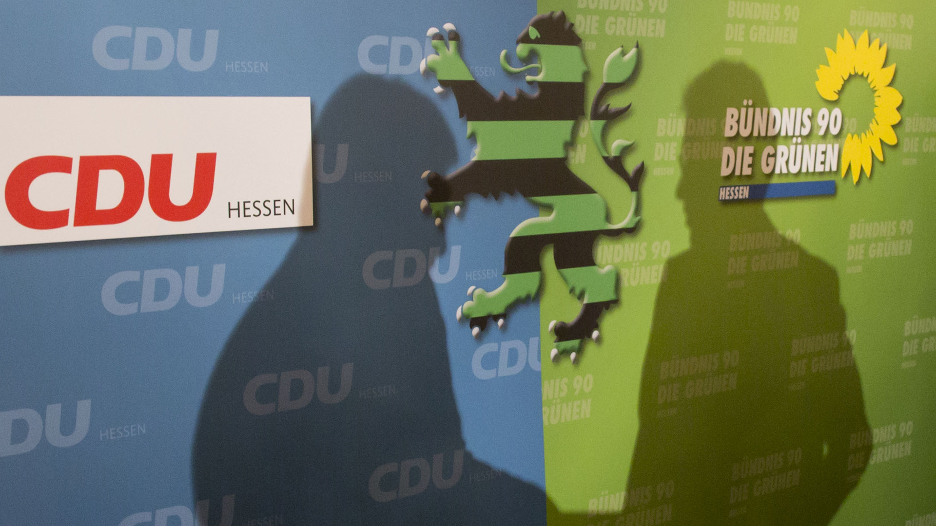 Symbolbild mit Logos von CDU und Grünen in Hessen | Bildquelle: dpa