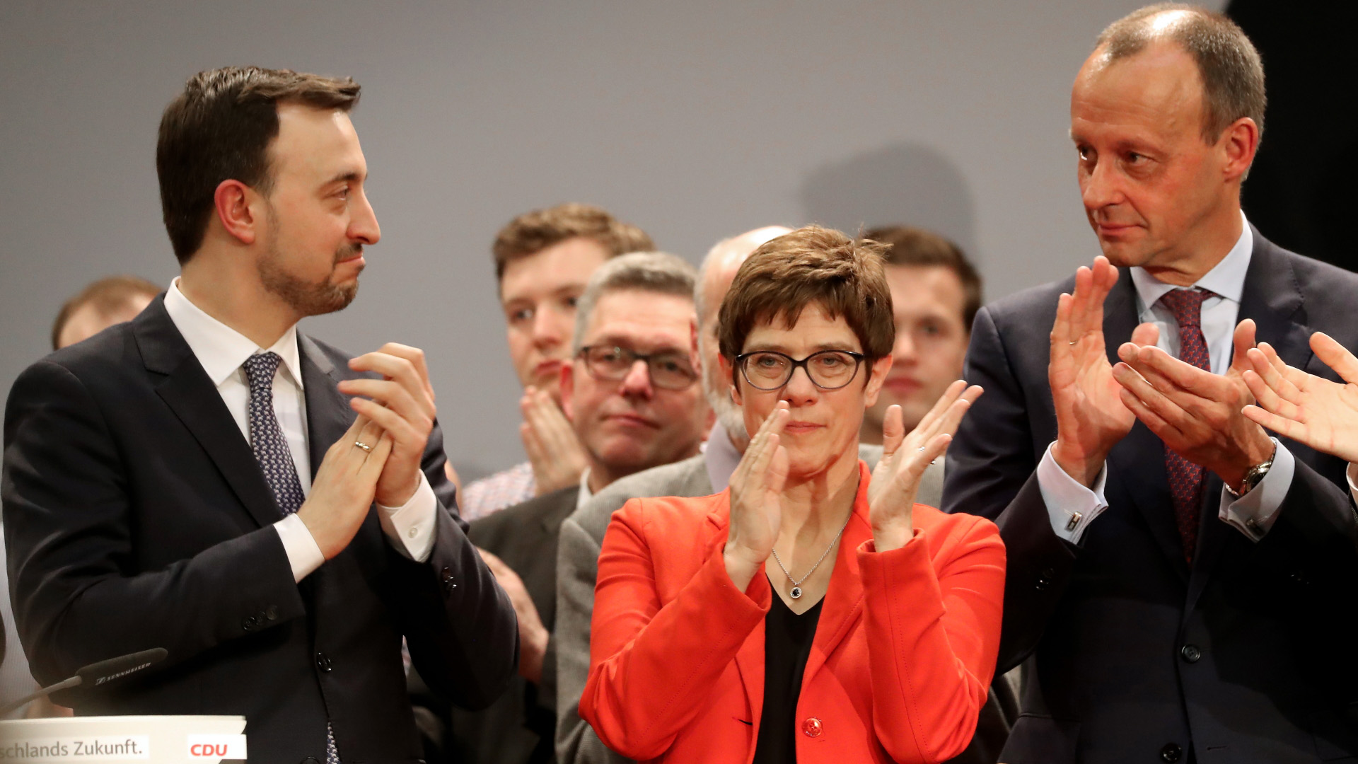 Generalsekretär  Paul Ziemiak, Parteichefin Annegret Kramp-Karrenbauer sowie der ehemalige Fraktionschef Friedrich Merz (von links) | FRIEDEMANN VOGEL/EPA-EFE/REX