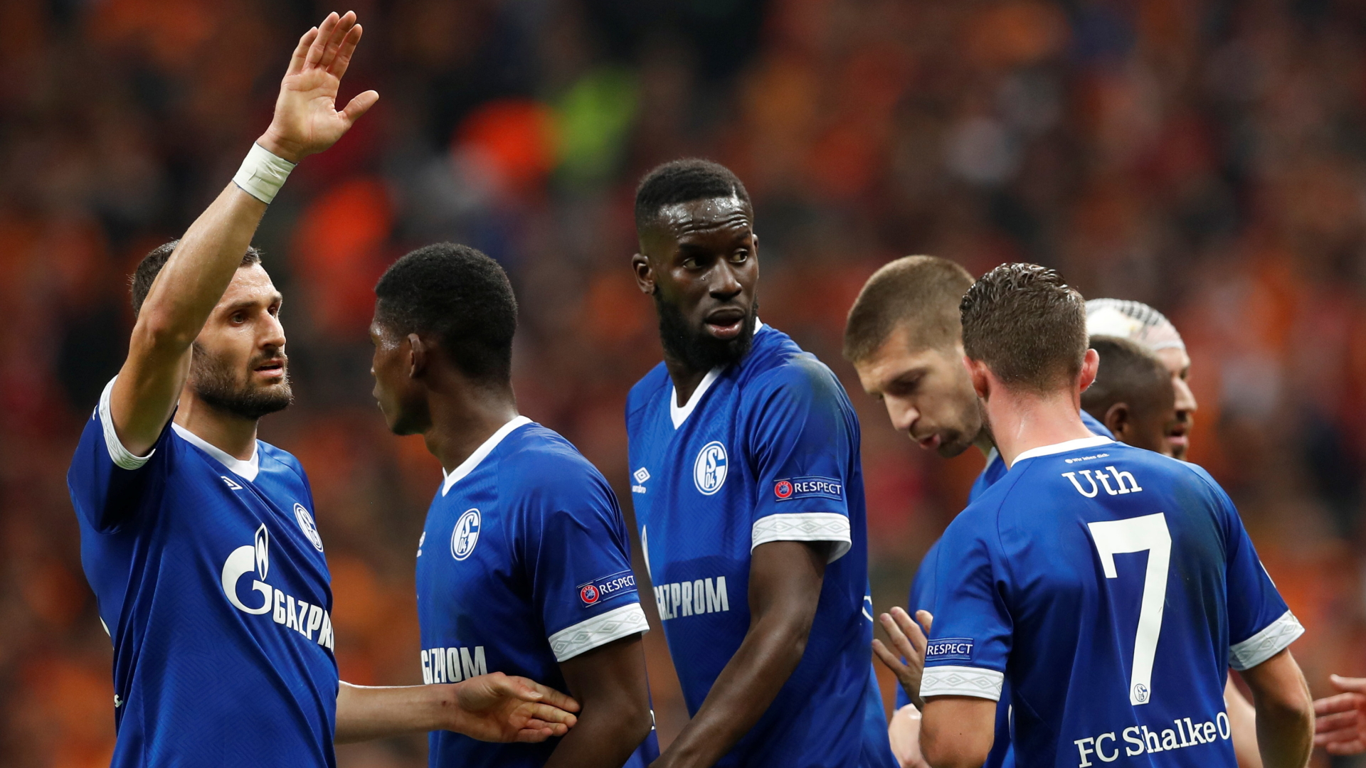 Die Spieler des FC Schalke sind frustriert über ihr 0:0 gegen Galatasaray Istanbul | Bildquelle: REUTERS
