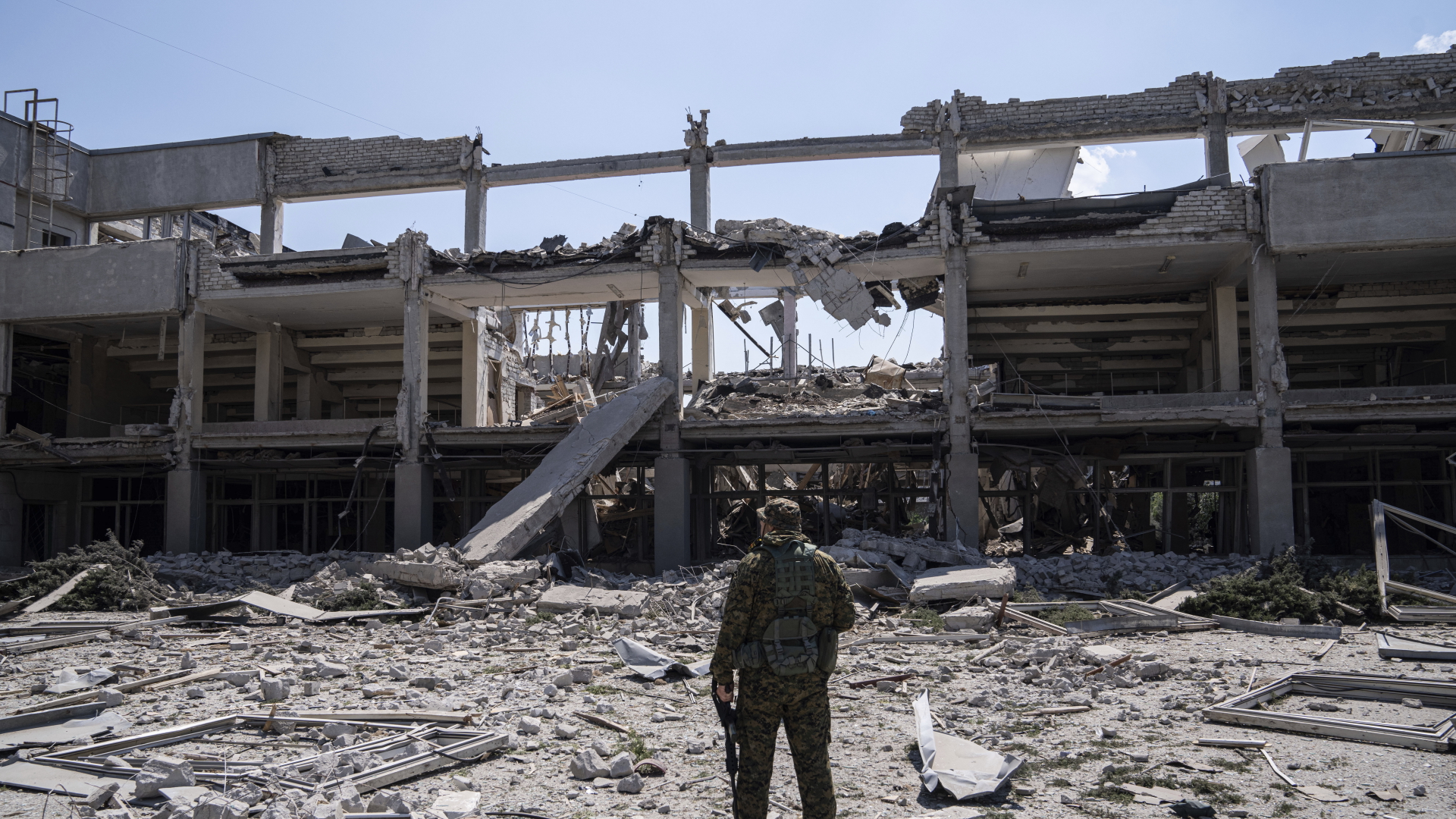 Die teilweise zerstörte Universität von Charkiw | dpa