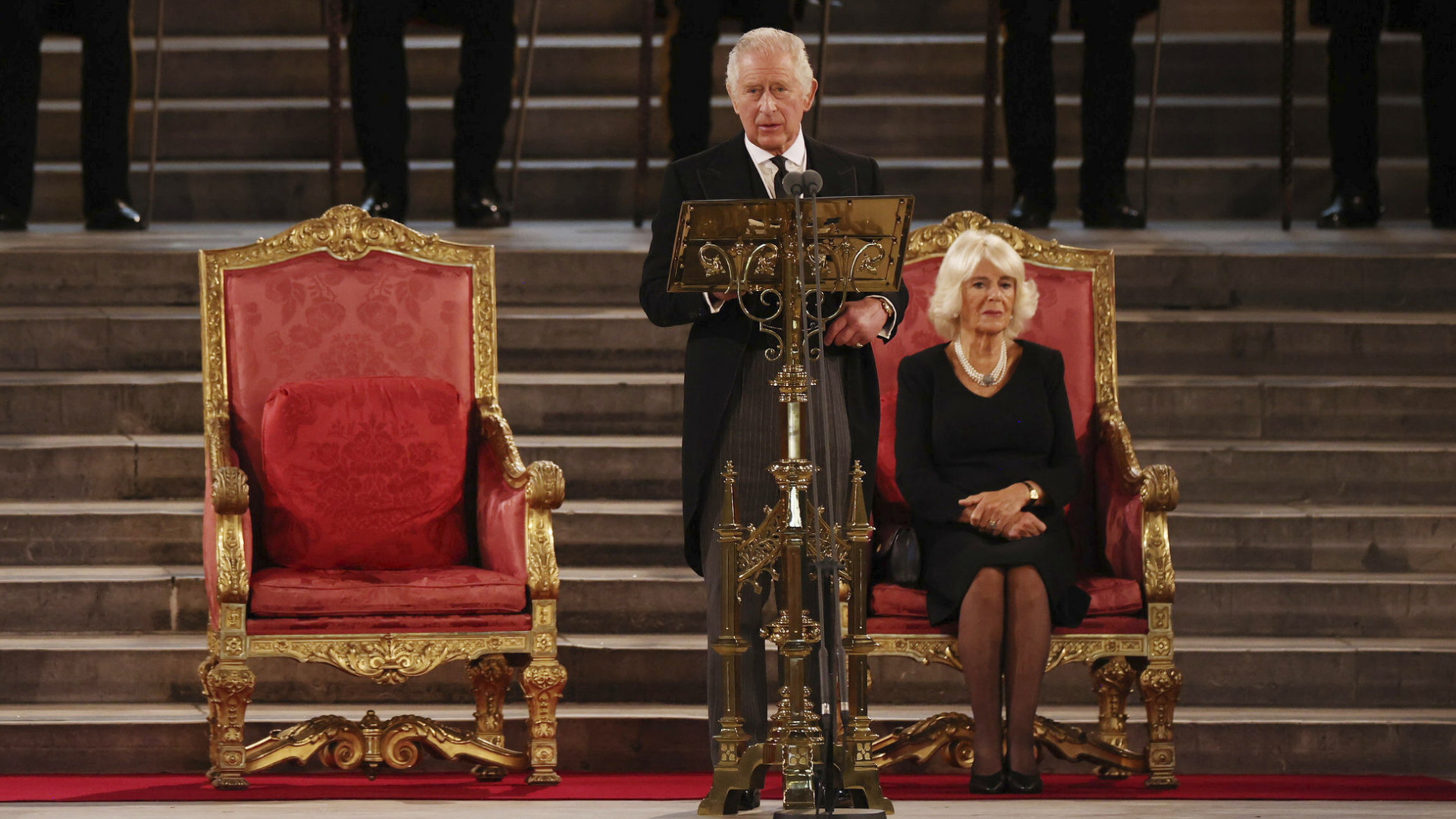 Charles III. spricht in Westminster Hall im Beisein seiner Gemahlin Camilla | AP