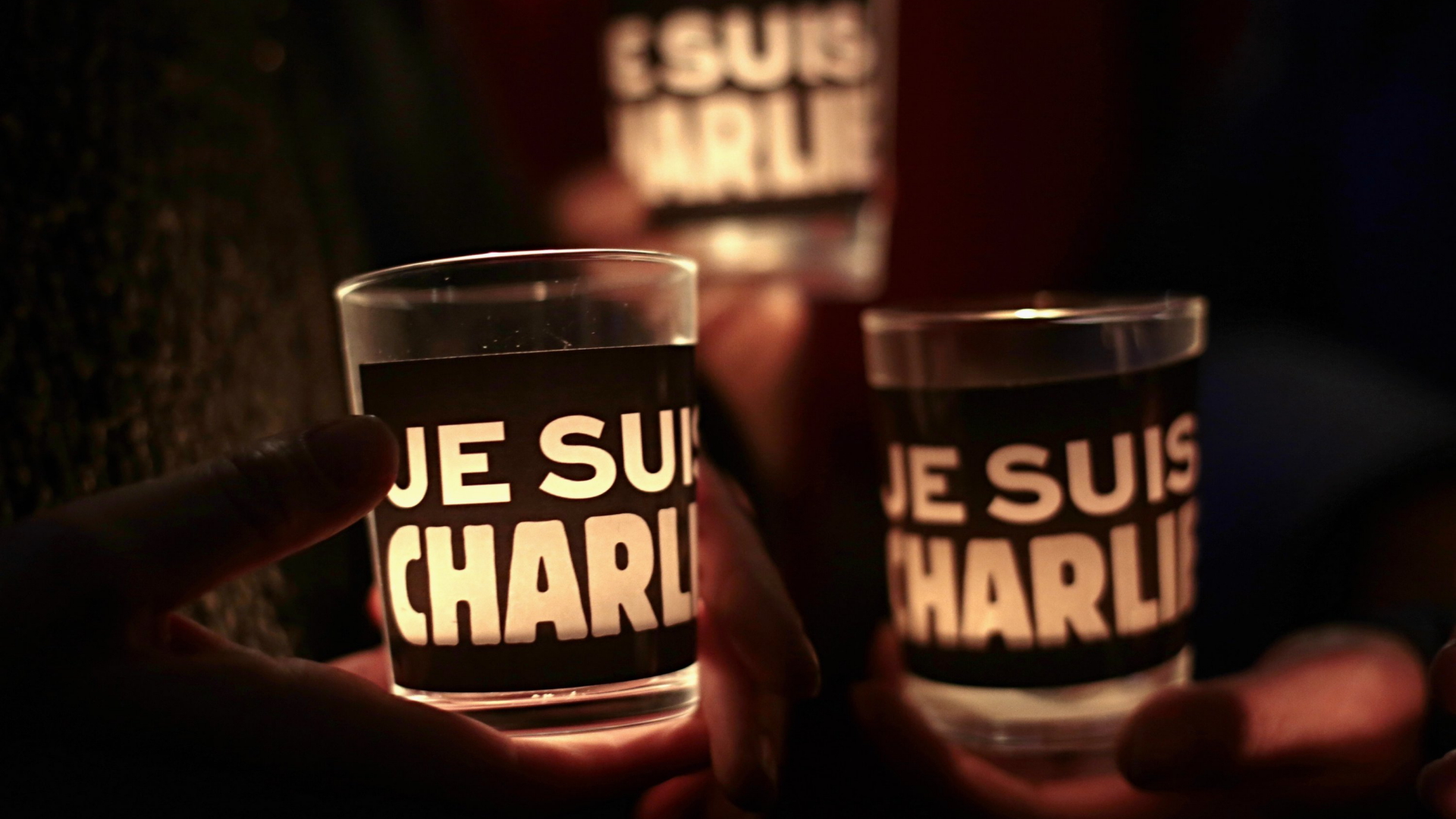 "Je Suis Charlie"-Kerzen. | AP