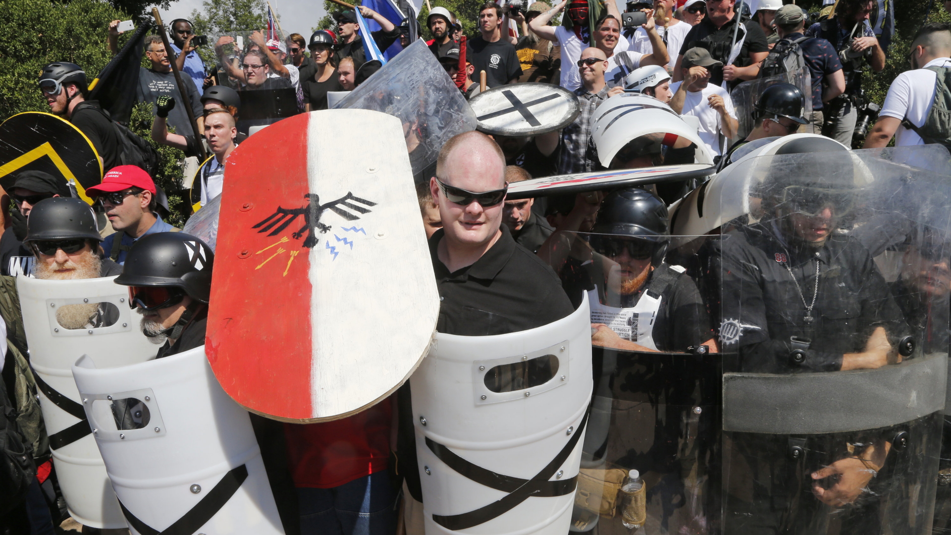 Mitglieder einer rechtsextremen Miliz bei den Demonstration in Charlottesville | AP