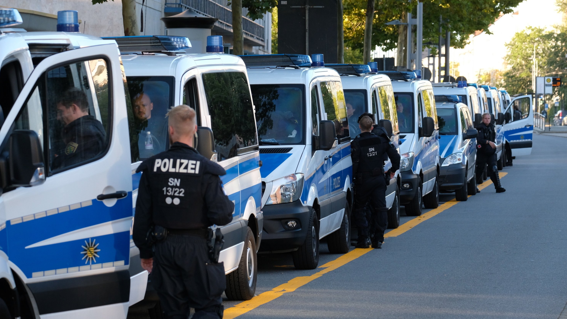 Polizisten am Rande des Chemnitzer Stadtfests