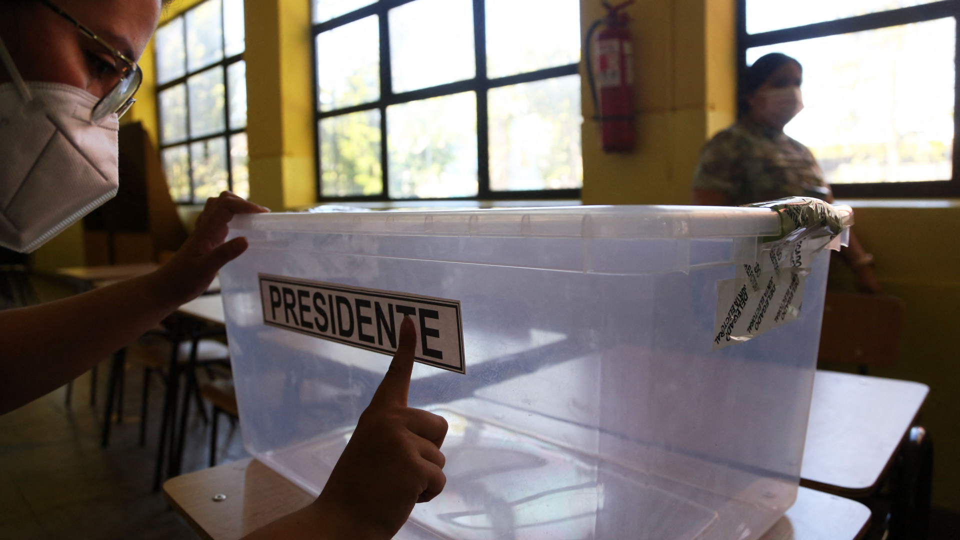 Wahlhelferin in Punta Arenas. | AFP