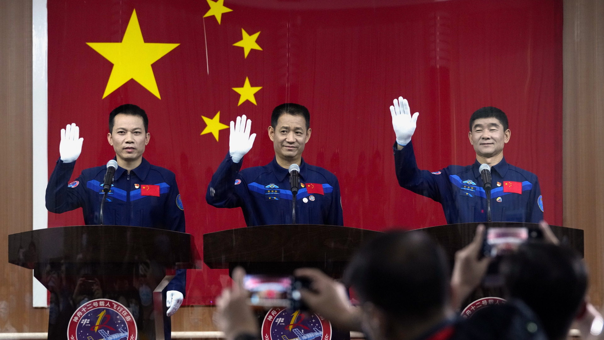 Die chinesischen Astronauten Tang Hongbo, Nie Haisheng, and Liu Boming  | AP