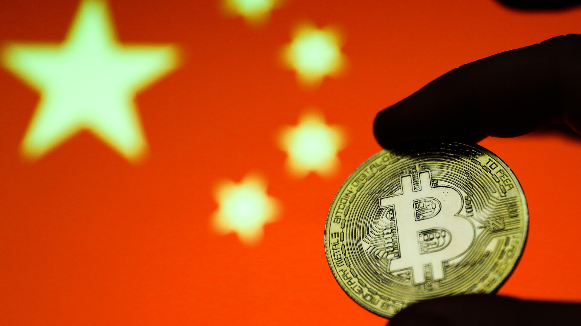 Kryptowährung Bitcoin mit chinesischer Flagge im Hintergrund | picture alliance / NurPhoto