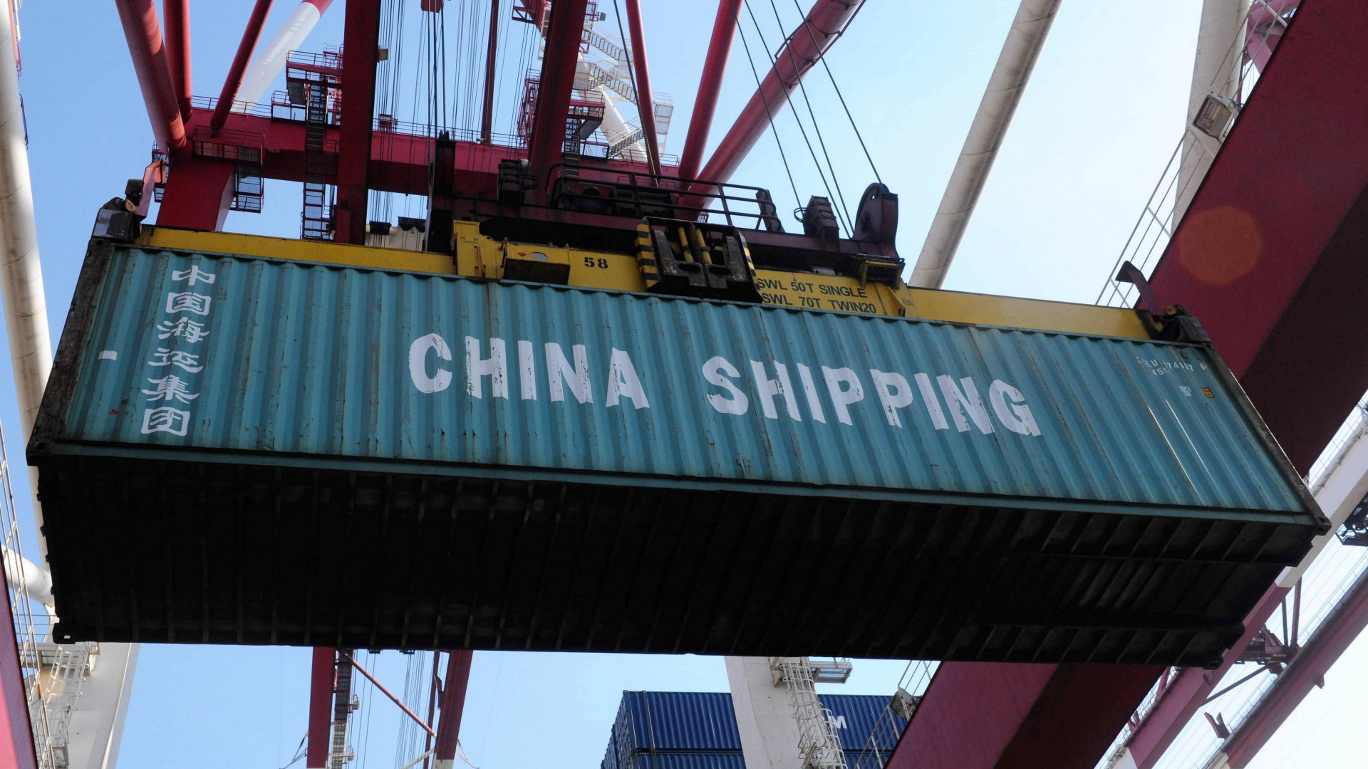 Container im Hafen von Qingdao in China. | AFP