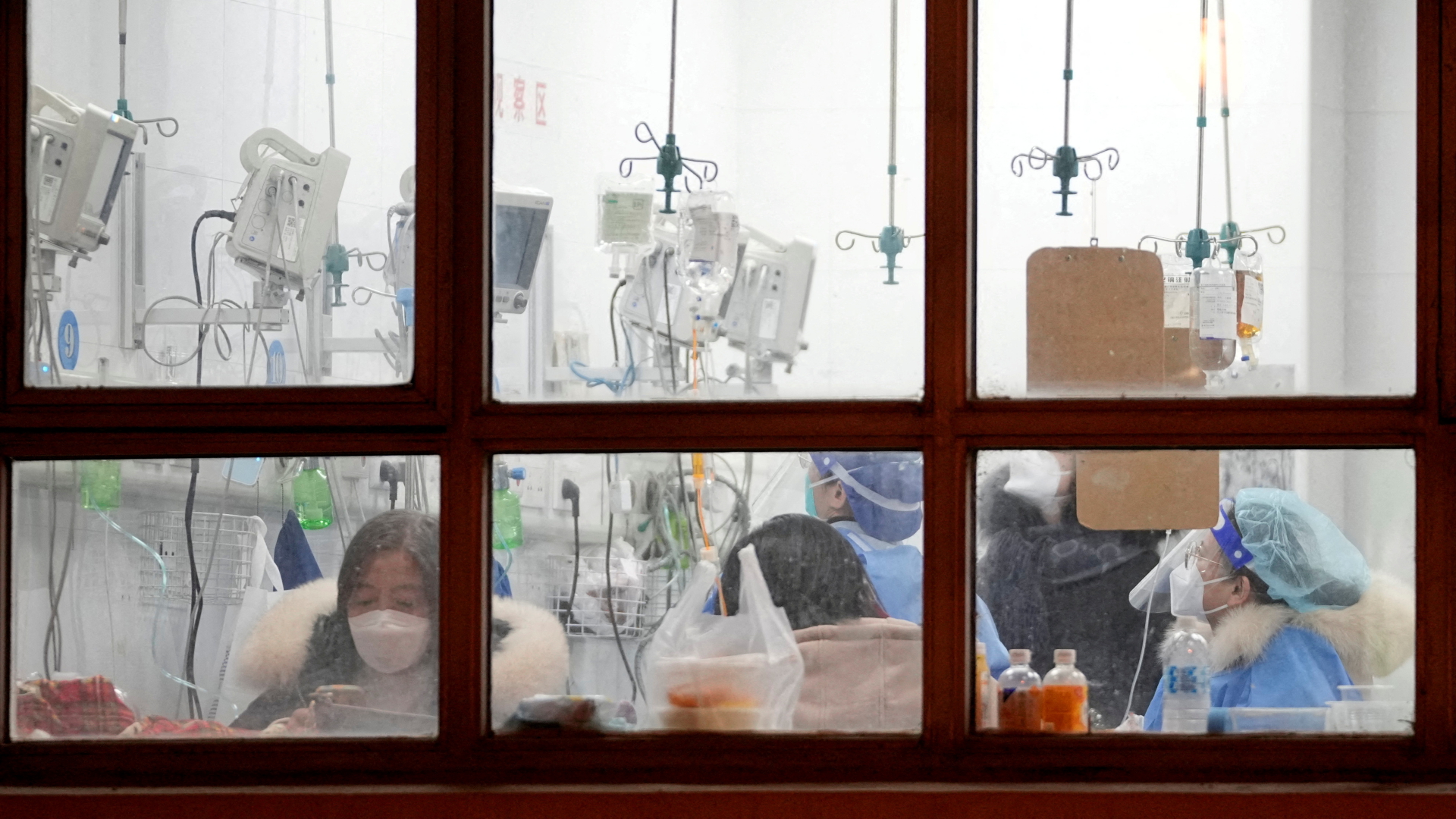 Medizinisches Personal in einem Krankenhaus in Shanghai (Archivbild). | REUTERS