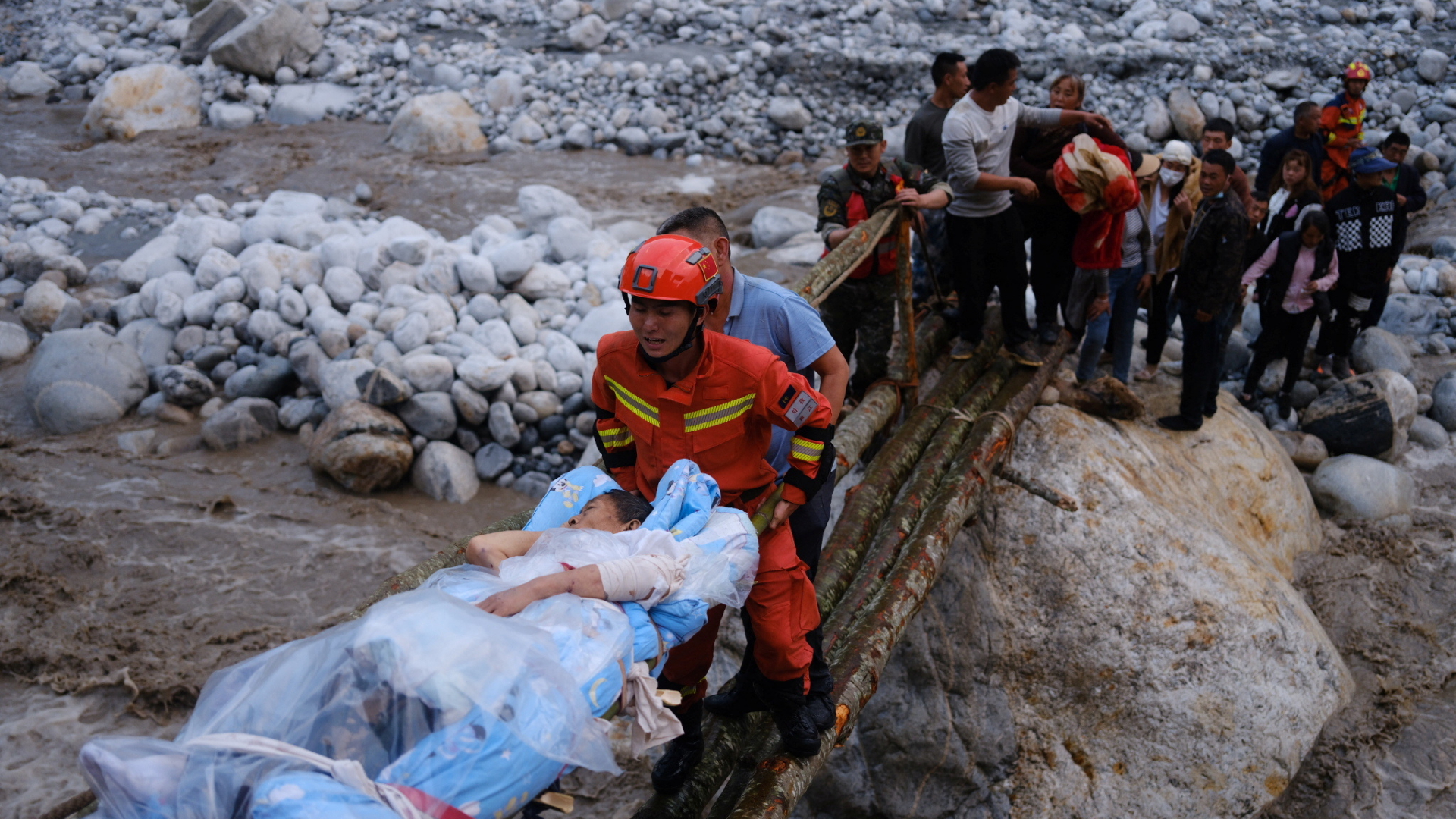 Rettungsarbeiten in der Provinz Sichuan | VIA REUTERS