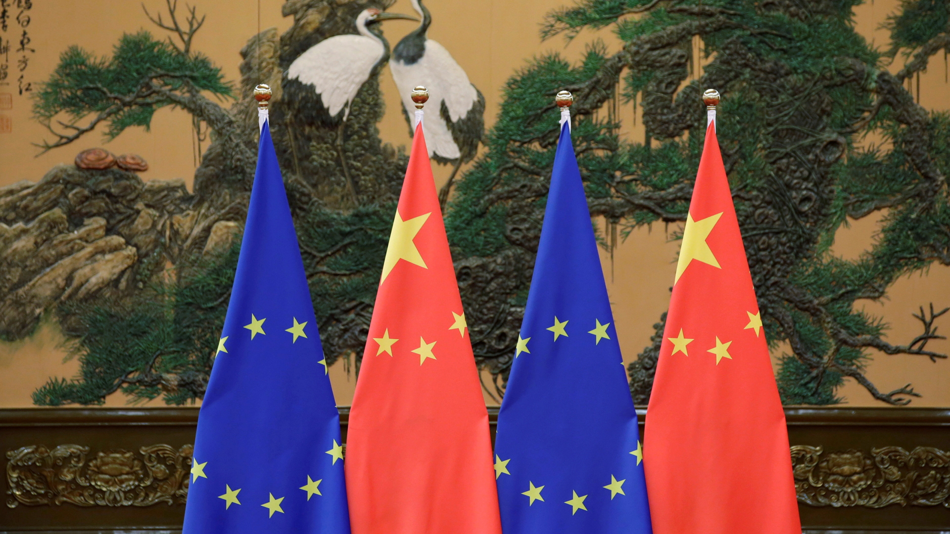 Flaggen von EU und China