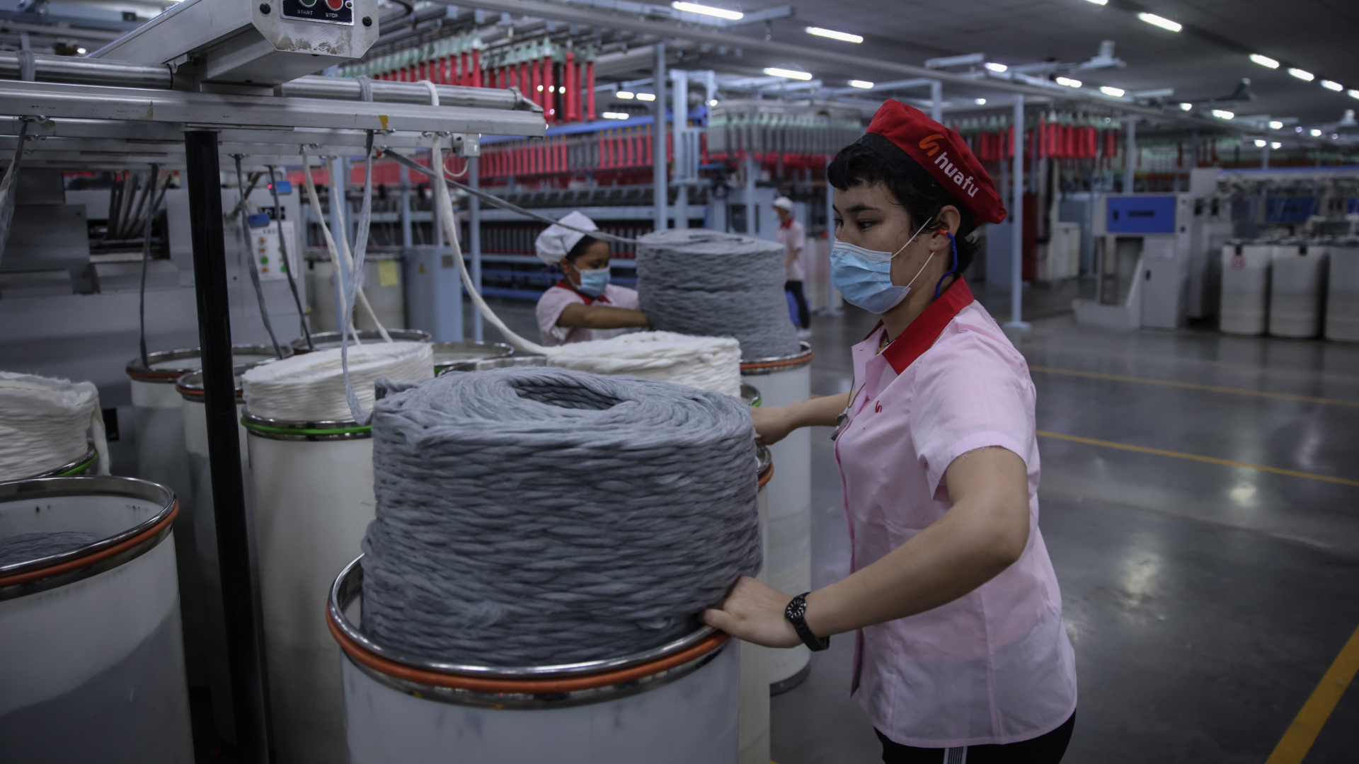 Arbeiterinnen in einer Textilfabrik in der Region Xinjiang | EPA