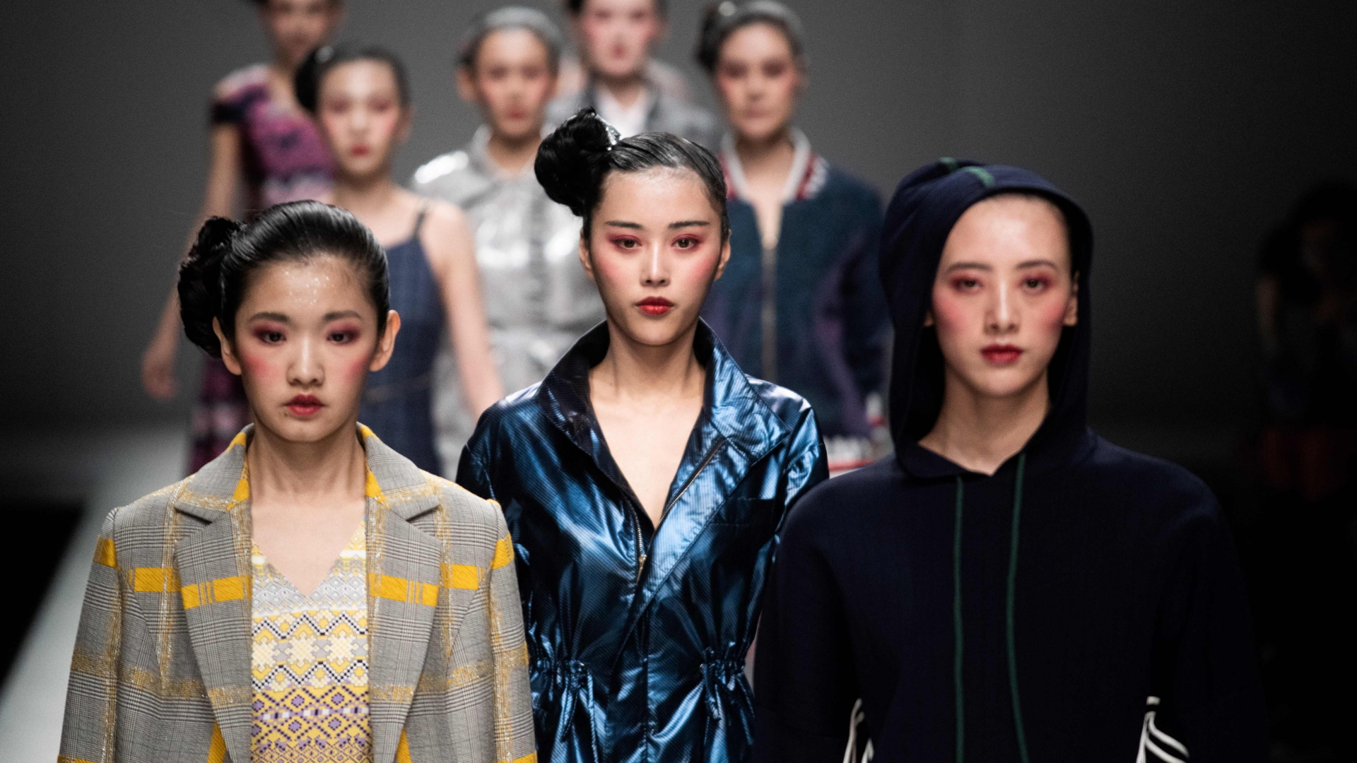 Models auf dem Laufsteg der China Fashion Week | AFP
