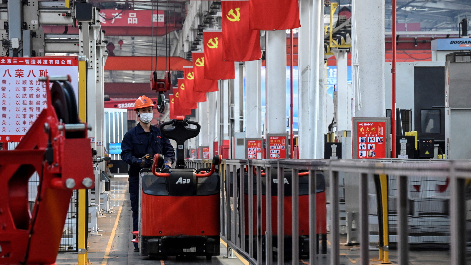 Arbeiter in einer Maschinenfabrik in Peking | AFP