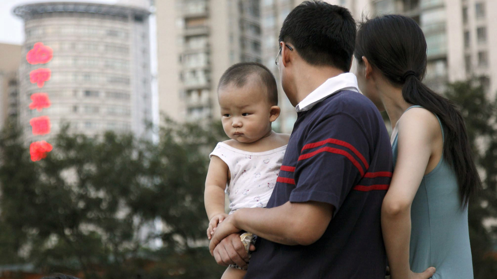 Chinesische Familie mit kleinem Kind