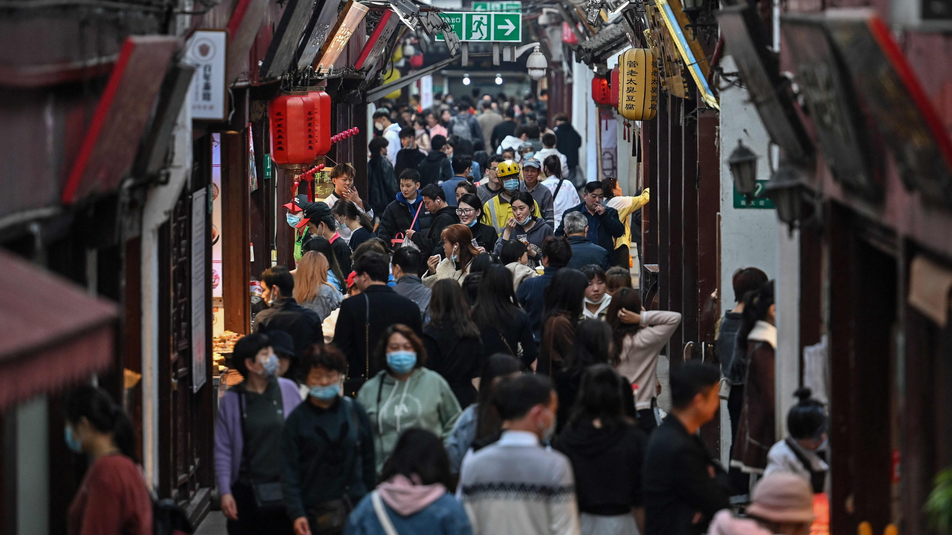 Besucher in Qibao, der Altstadt der chinesischen Metropole Shanghai. | AFP
