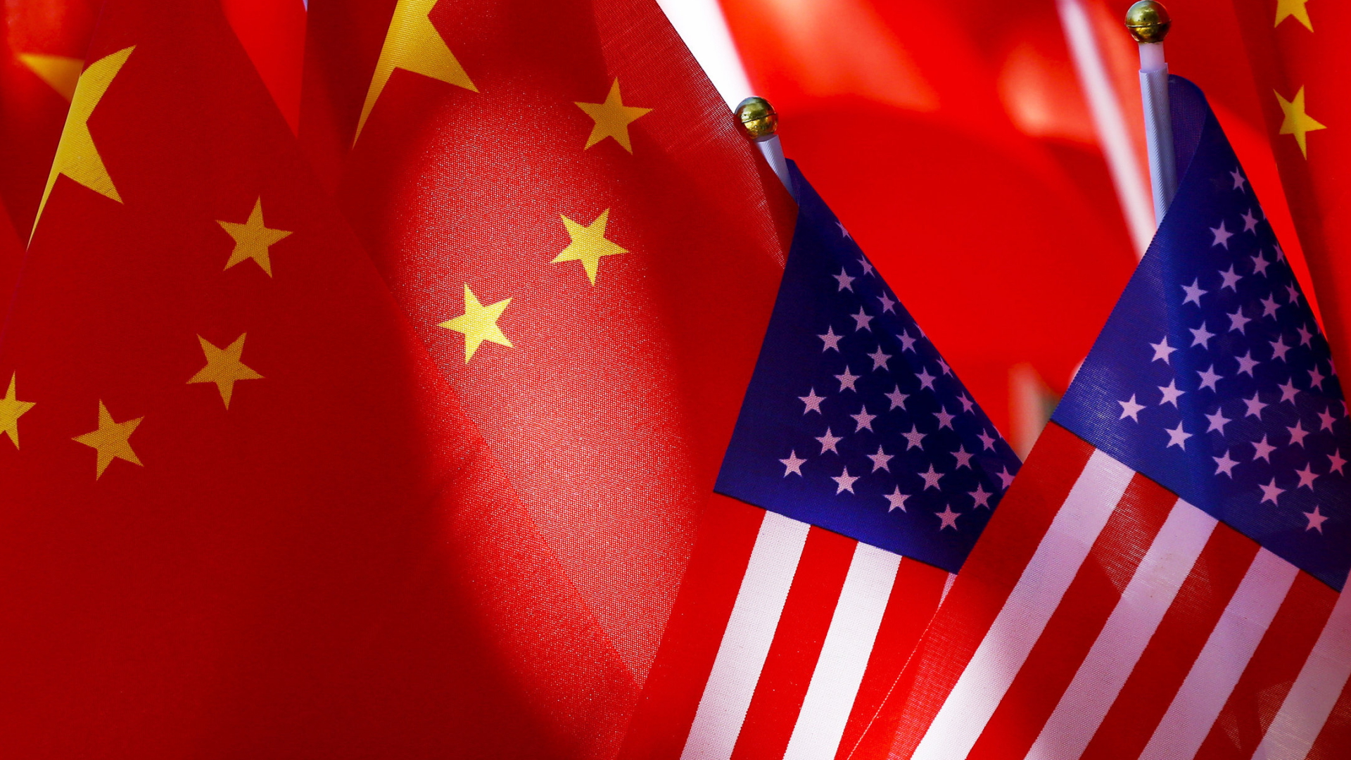Flaggen der USA und Chinas