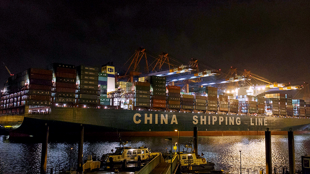 Container auf einem chinesischen Mega-Frachter. | REUTERS