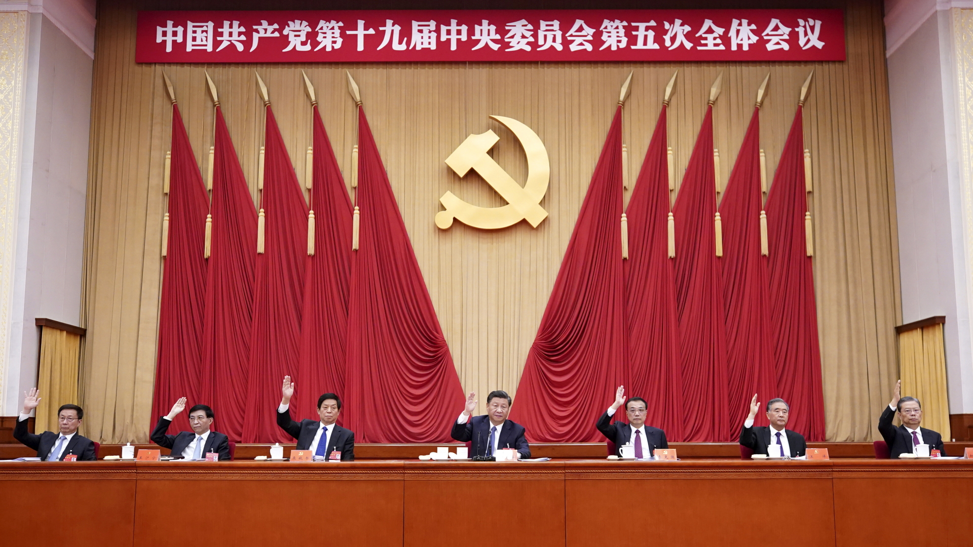 Chinesische Führer nehmen an der fünften Plenarsitzung des 19. Zentralkomitees der Kommunistischen Partei Chinas teil | dpa