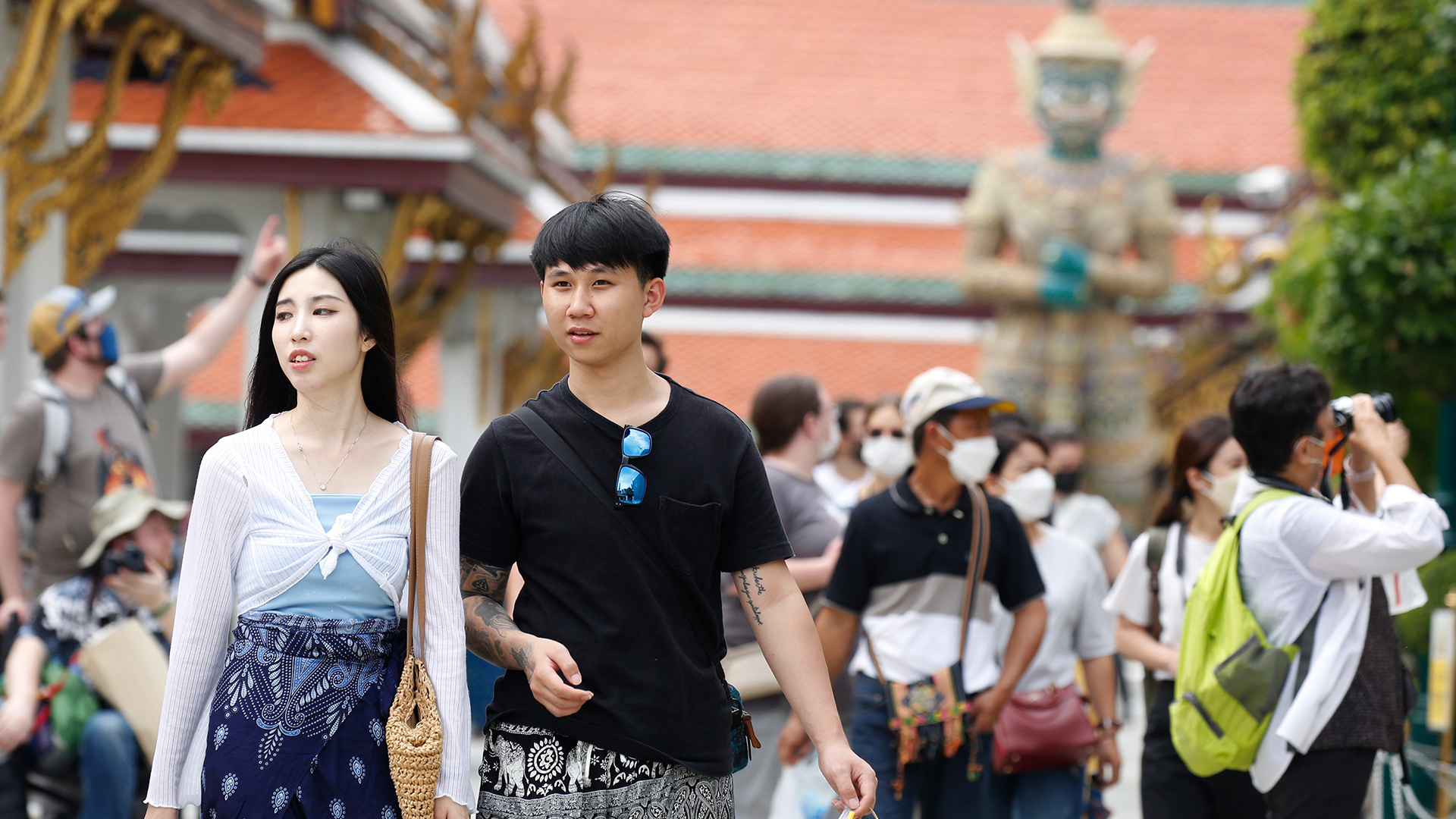 Chinesische Touristen besuchen den Tempel des Smaragdbuddhas in Bangkok (Thailand). | EPA