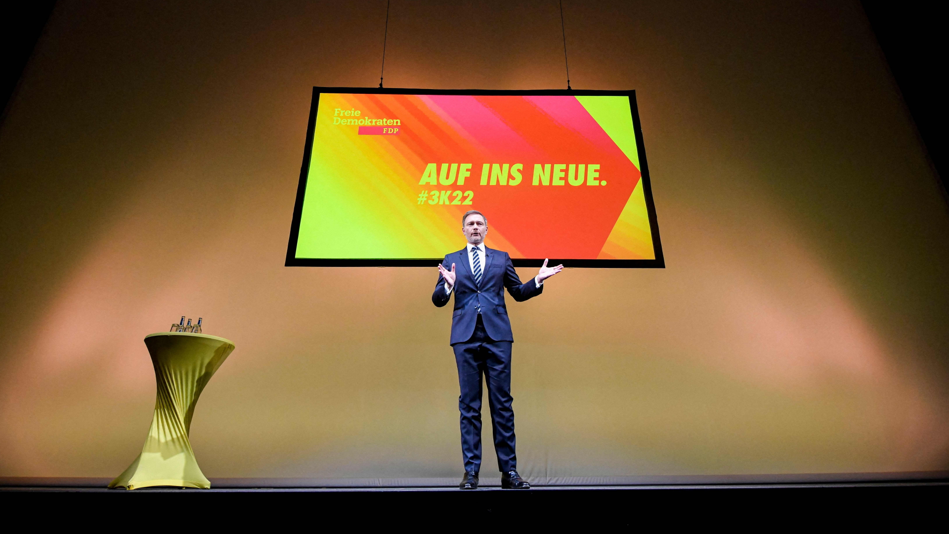 Parteichef Christian Lindner hält eine Rede zum FDP-Dreikönigstreffen auf der Bühne der Stuttgarter Oper. | AFP