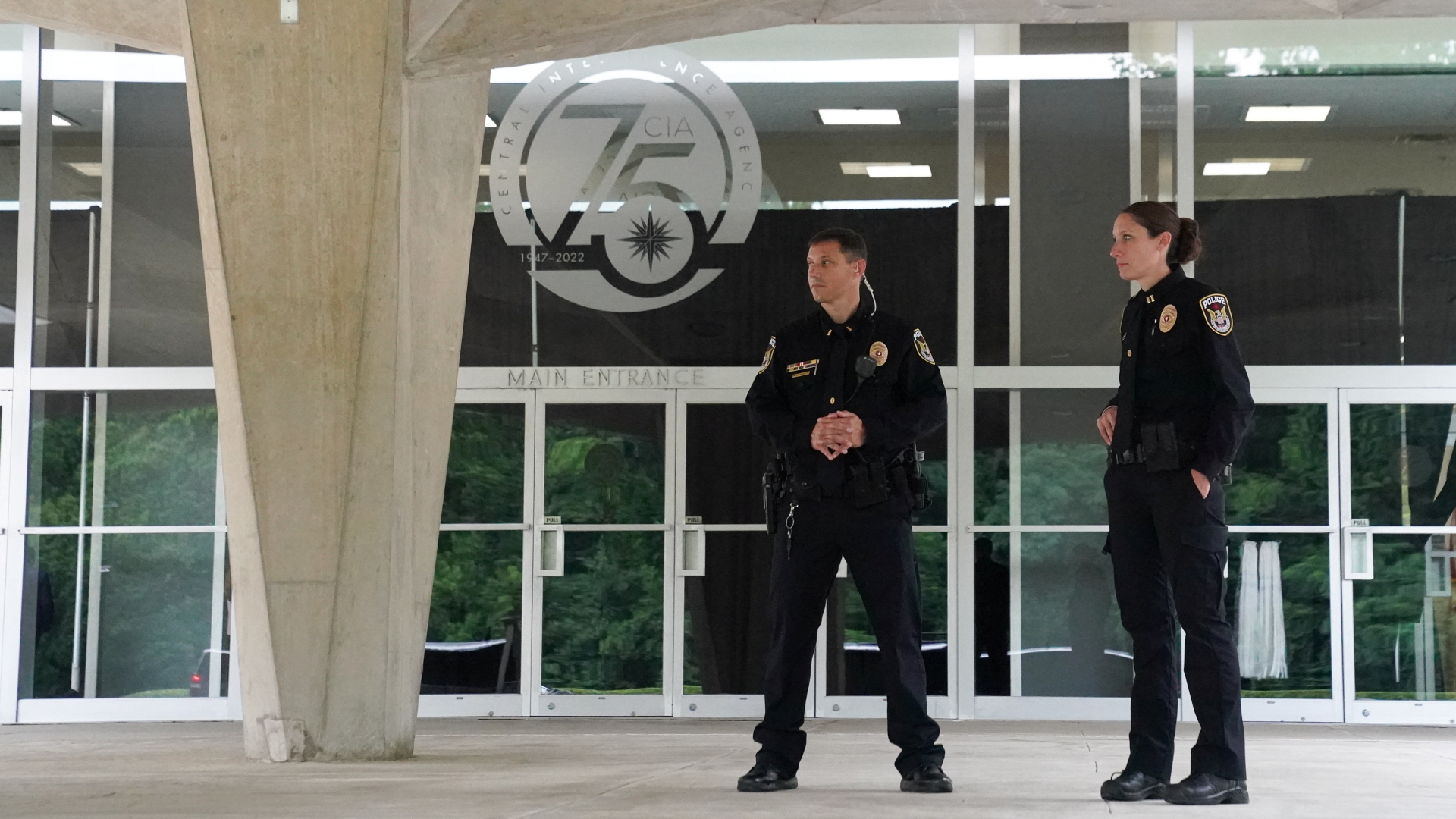 Sicherheitspersonal vor dem Eingang der CIA-Zentrale in Langley (USA) | REUTERS
