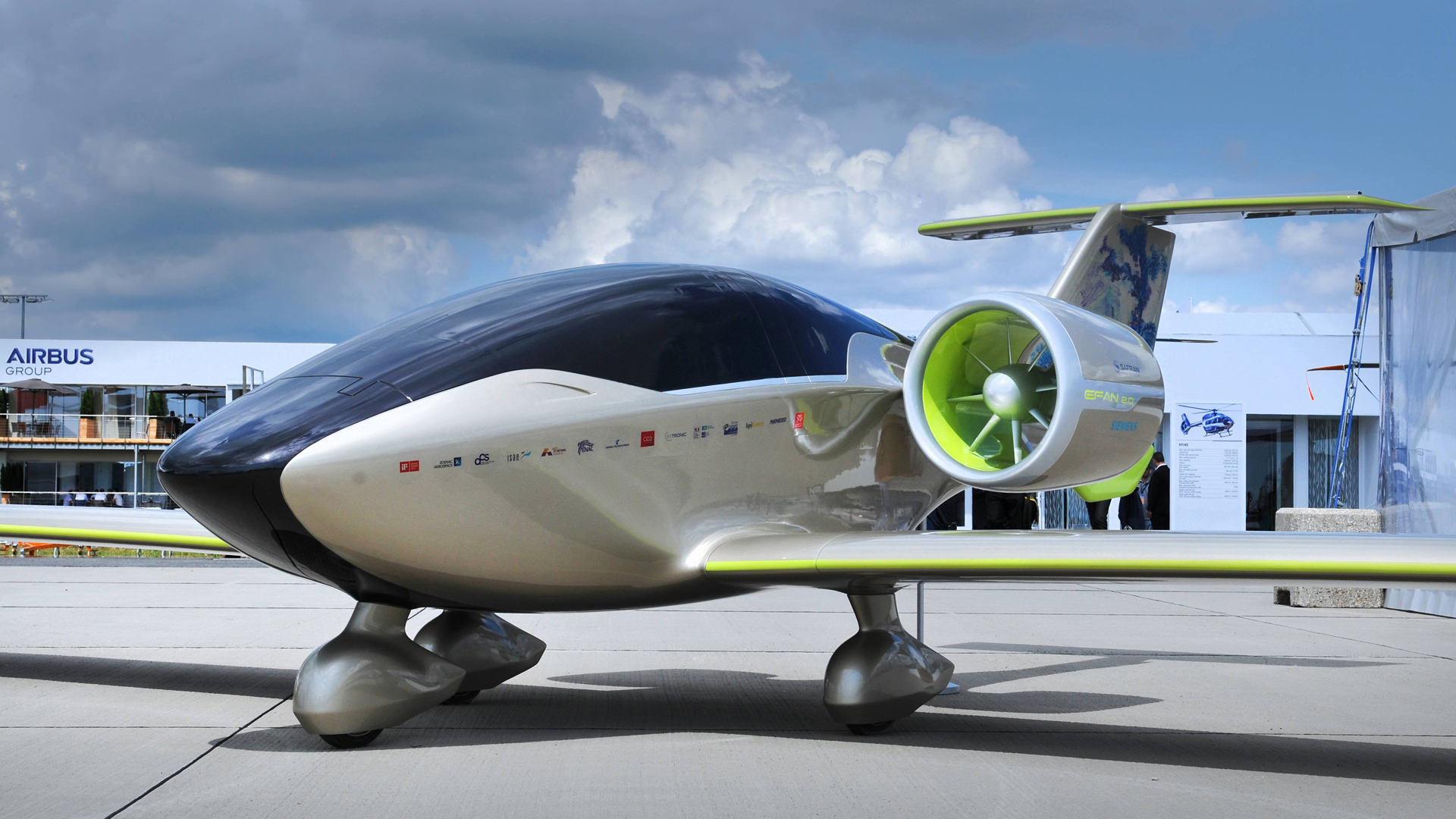 Der Airbus-Prototyp "E-Fan" kann eine Dreiviertelstunde in der Luft bleiben und wird CO2-ausstoßfrei betrieben.