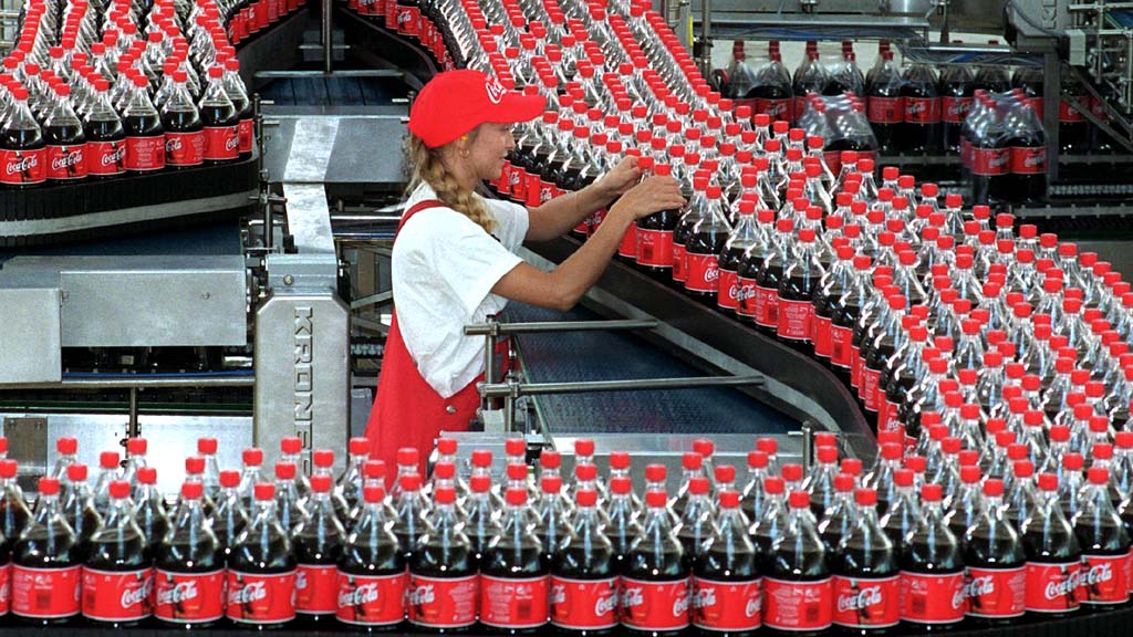 Abfüllung von Coca Cola | picture-alliance/ ZB