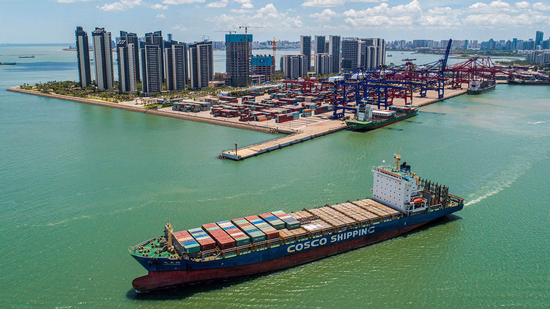 Containerschiff verlässt den chinesischen Hafen Haikou | AFP