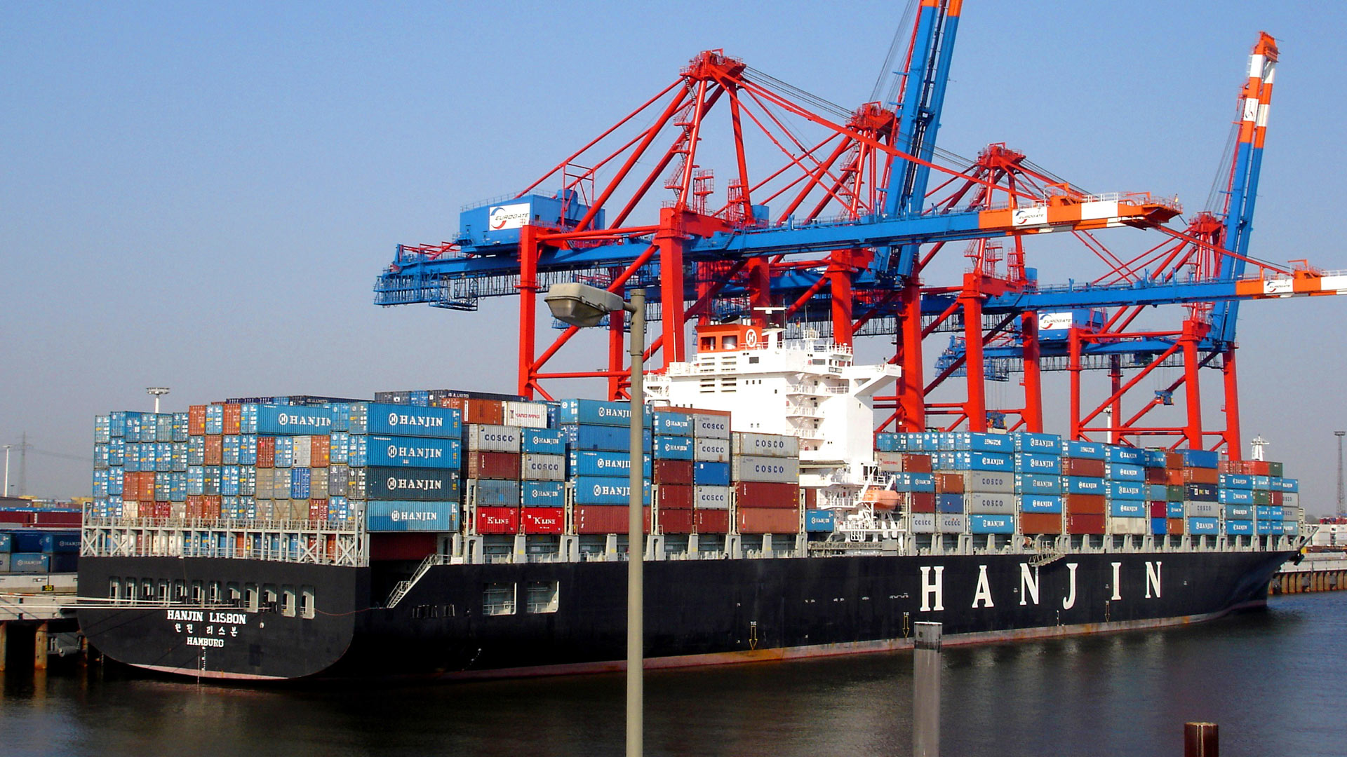 Containerschiffe im Hamburger Hafen. | picture alliance / Bildagentur-o
