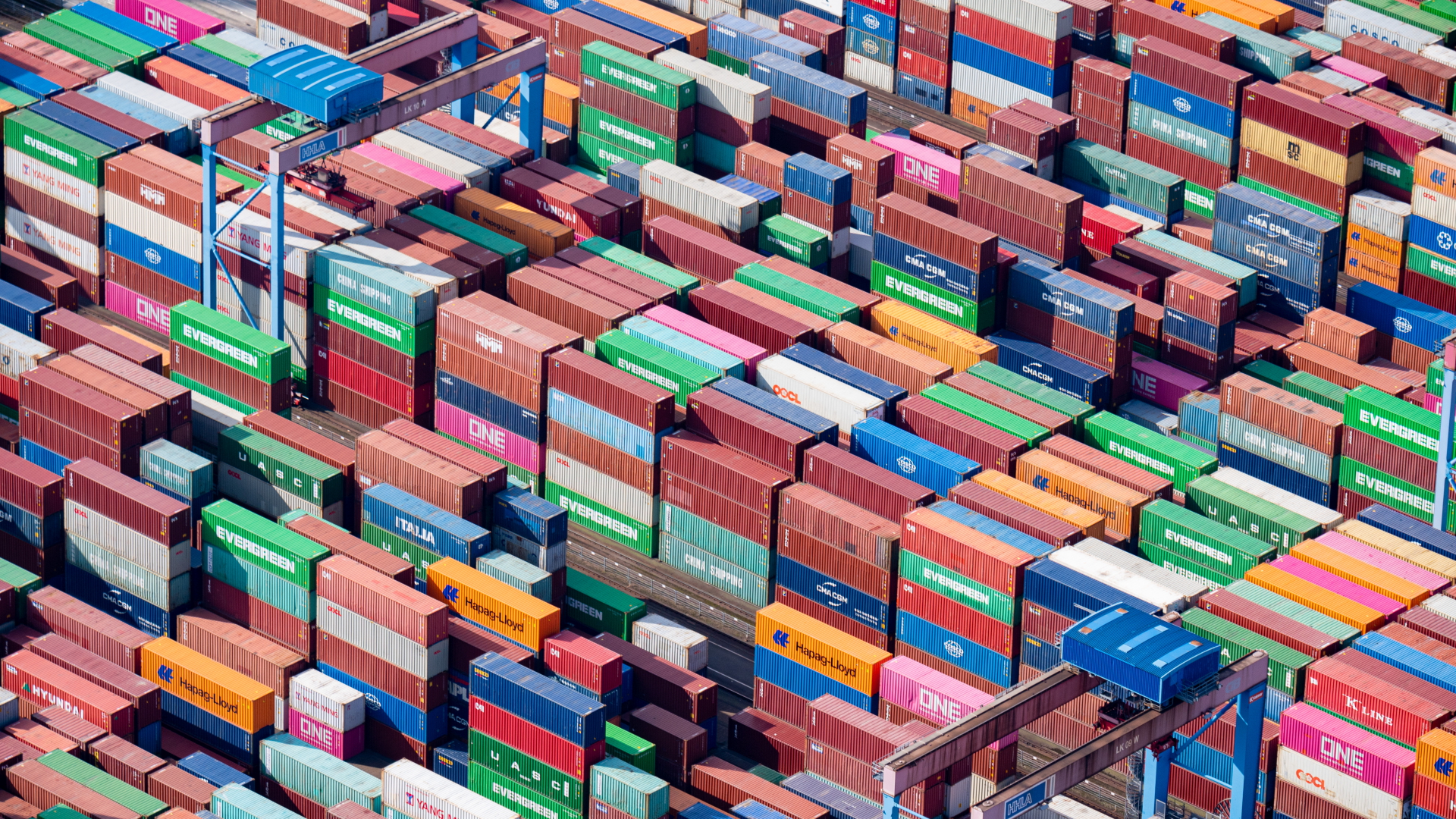 Container stehen im Hamburger Hafen | dpa