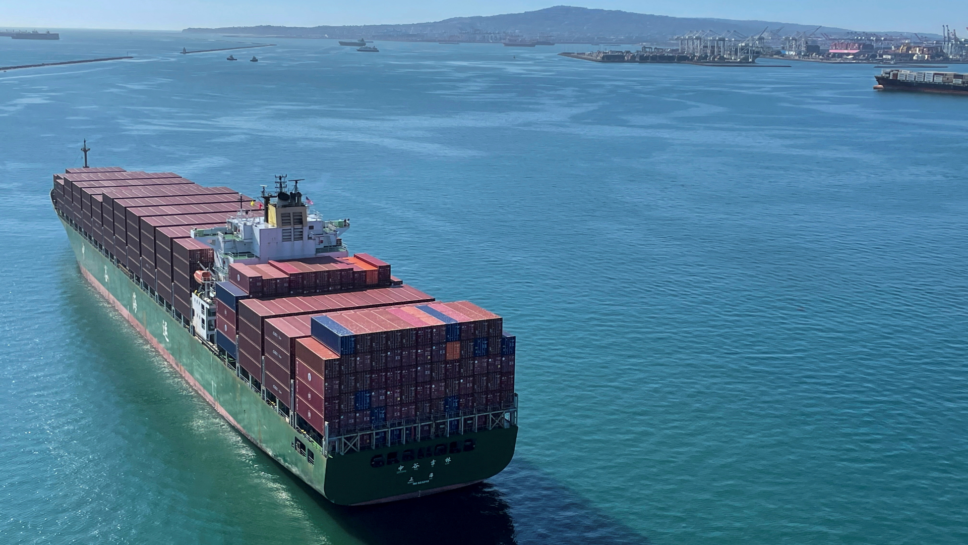 Containerschiffe warten vor dem Hafen von Los Angeles | REUTERS