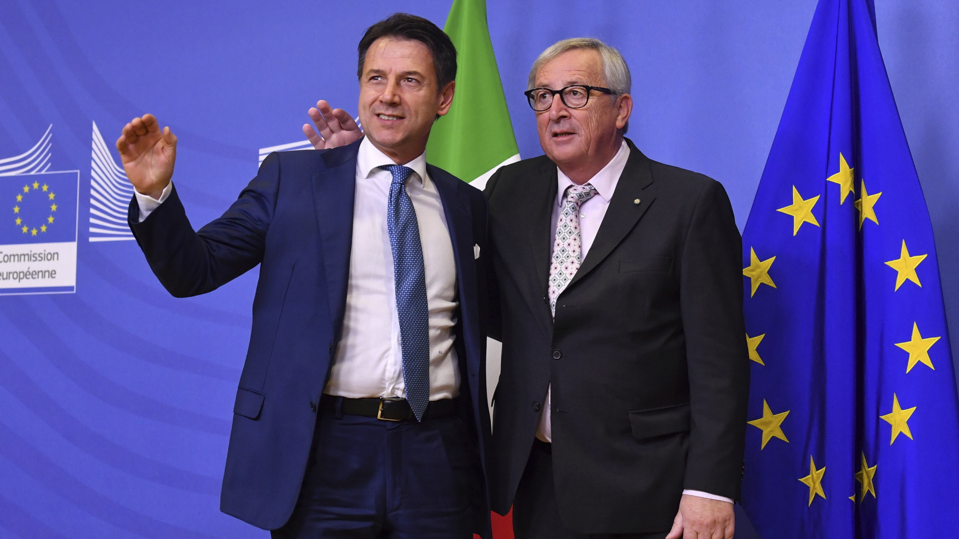 EU-Kommissionschef Juncker empfängt Italiens Ministerpräsident Conte in Brüssel. | AP