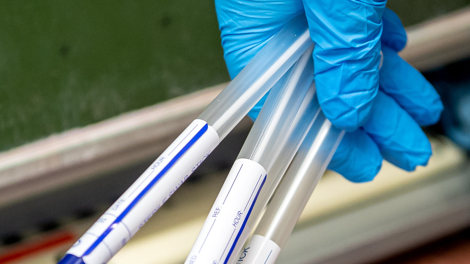 Speichelproben für einen Corona-PCR-Test in Bremen