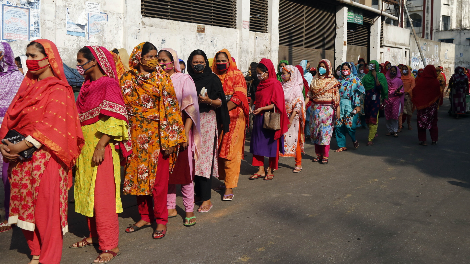 Textilarbeiterinnen in Bangladesch | MONIRUL ALAM/EPA-EFE/Shutterstoc