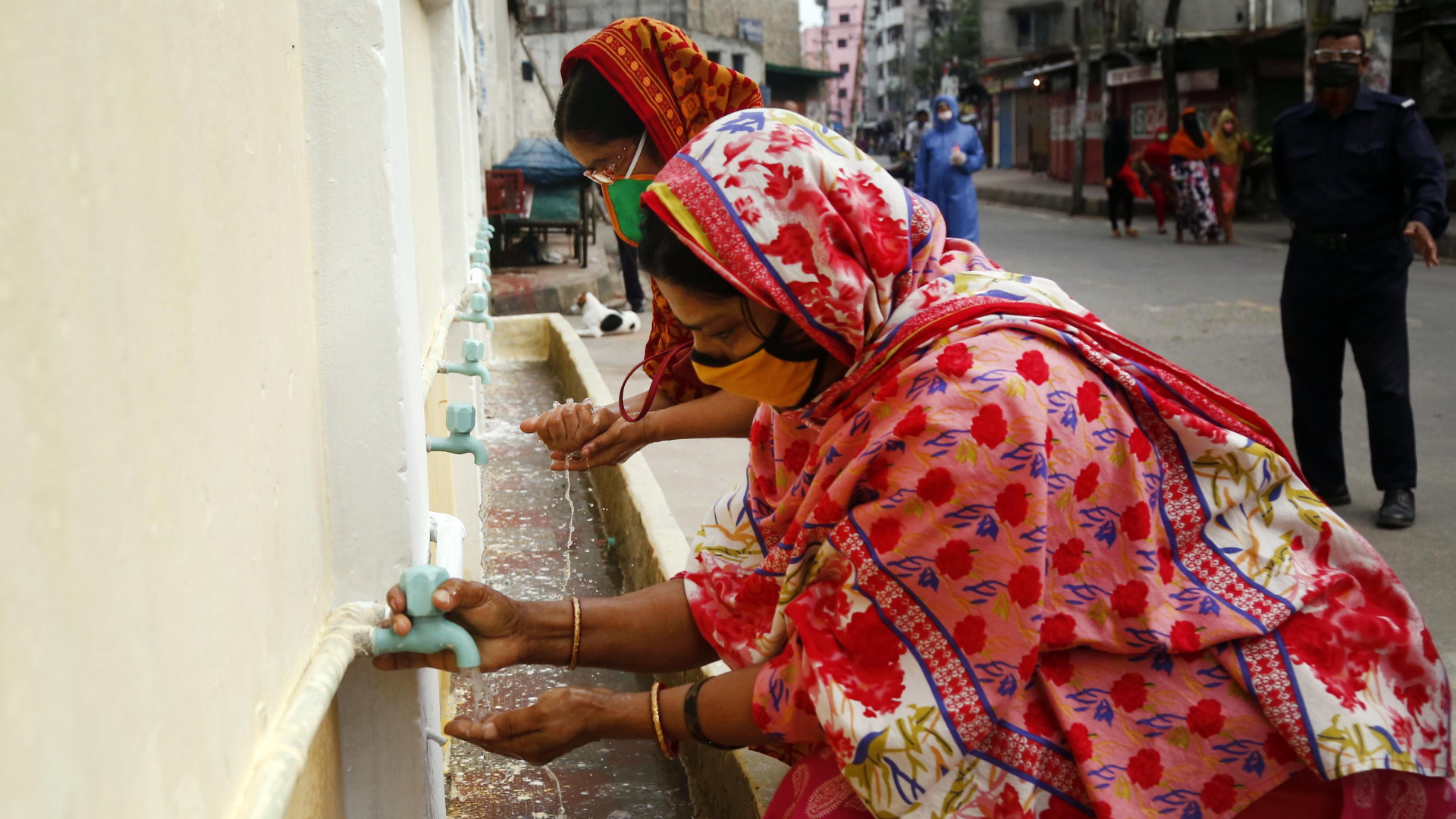 Textilarbeiterinnen in bangladesch | Bildquelle: MONIRUL ALAM/EPA-EFE/Shutterstoc