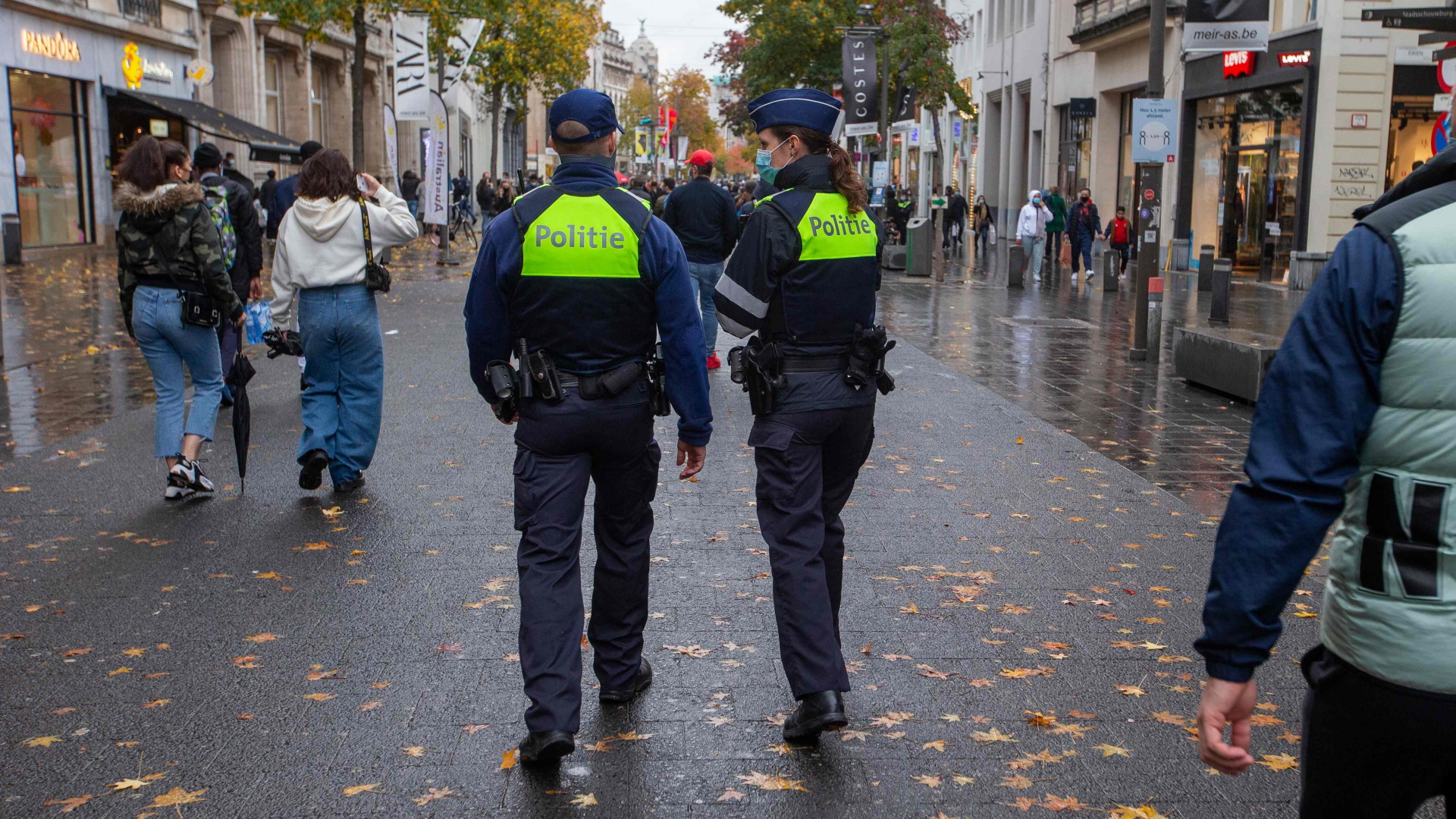 Polizisten auf Streife in der Innenstadt von Antwerpen| Bildquelle: AFP