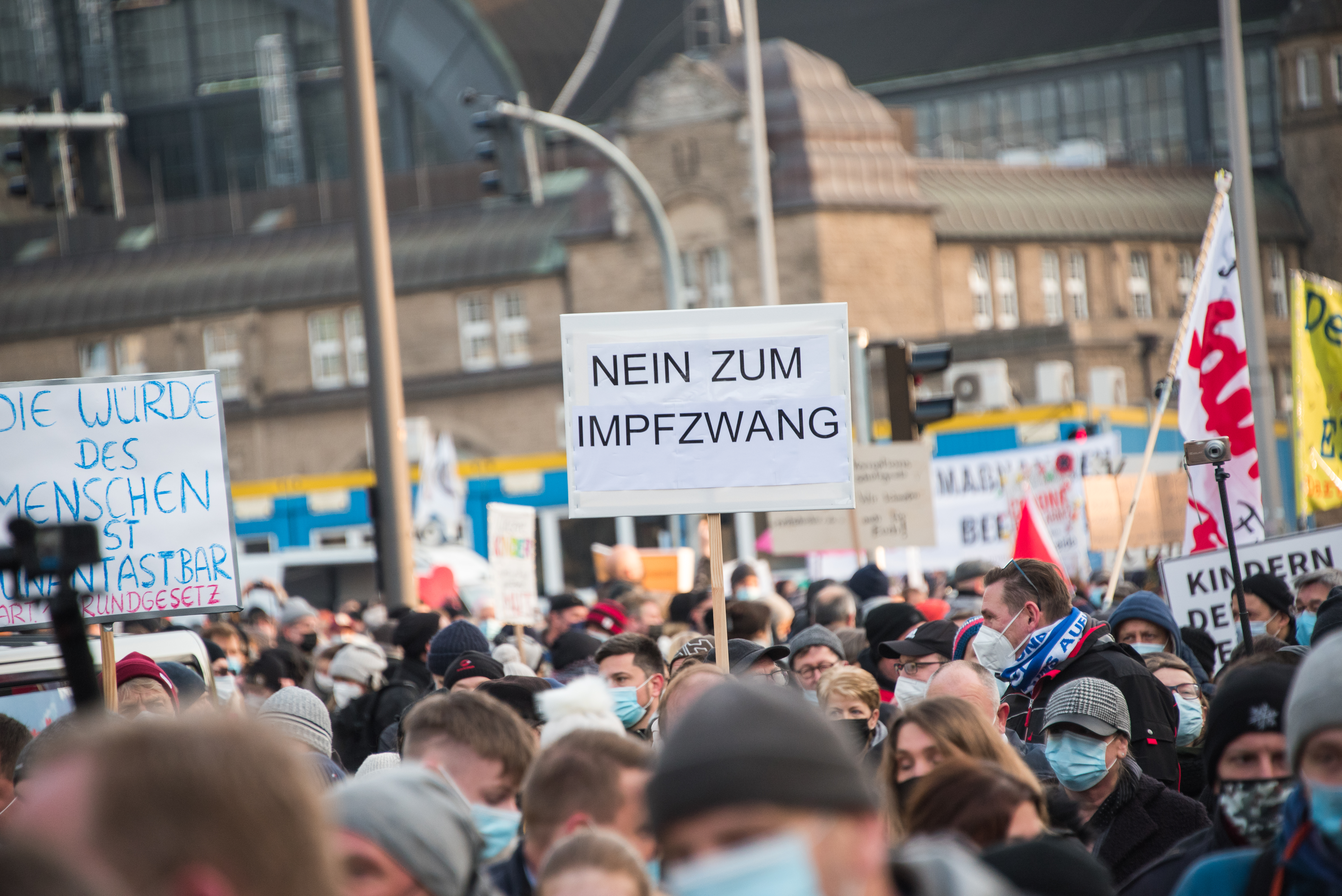 Demonstration in Hamburg gegen die Corona-Beschränkungen | dpa