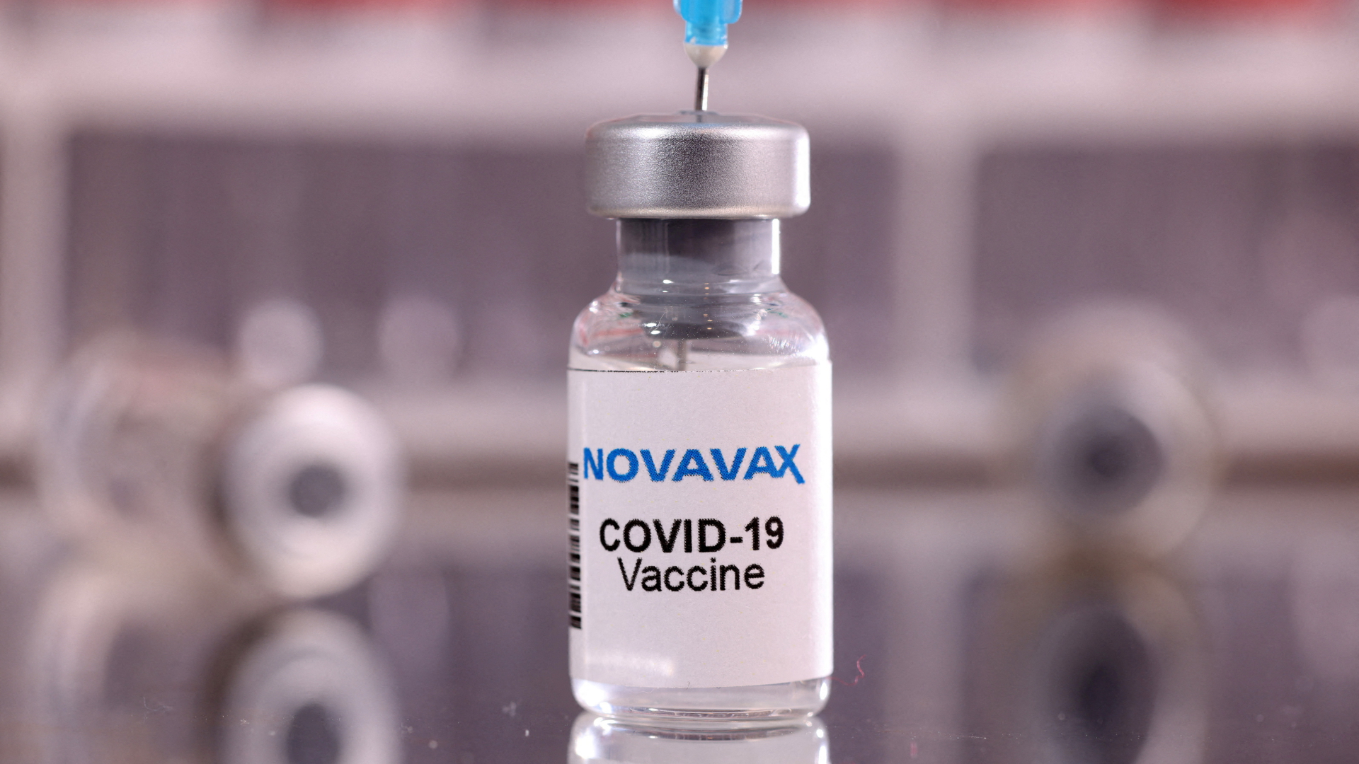 Ein Fläschchen mit dem Corona-Vakzin von Novavax | REUTERS