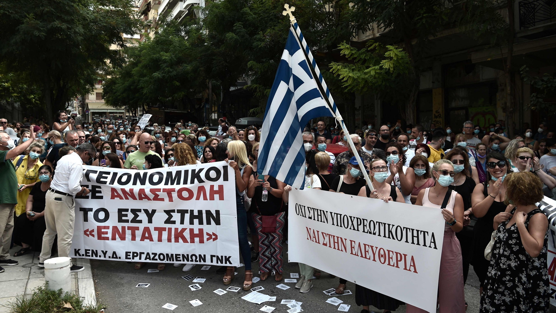 Beschäftigte im Gesundheitswesen protestieren gegen die Einführung einer Corona-Impfpflicht in Thessaloniki, Griechenland. | AFP