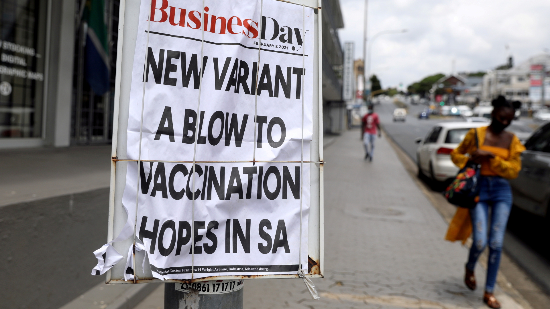 Zeitungsreklame auf einer Straße in Johannesburg | REUTERS