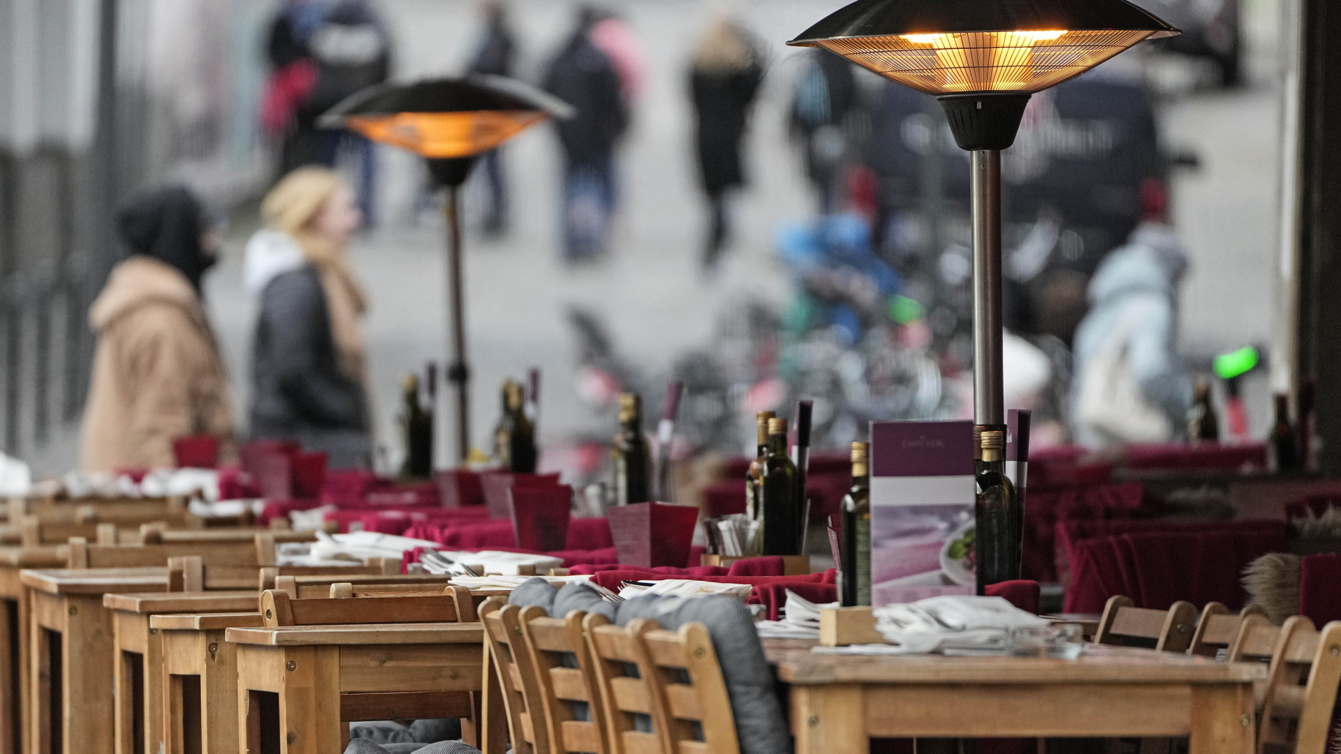 Ein leeres Restaurant in Köln | AP